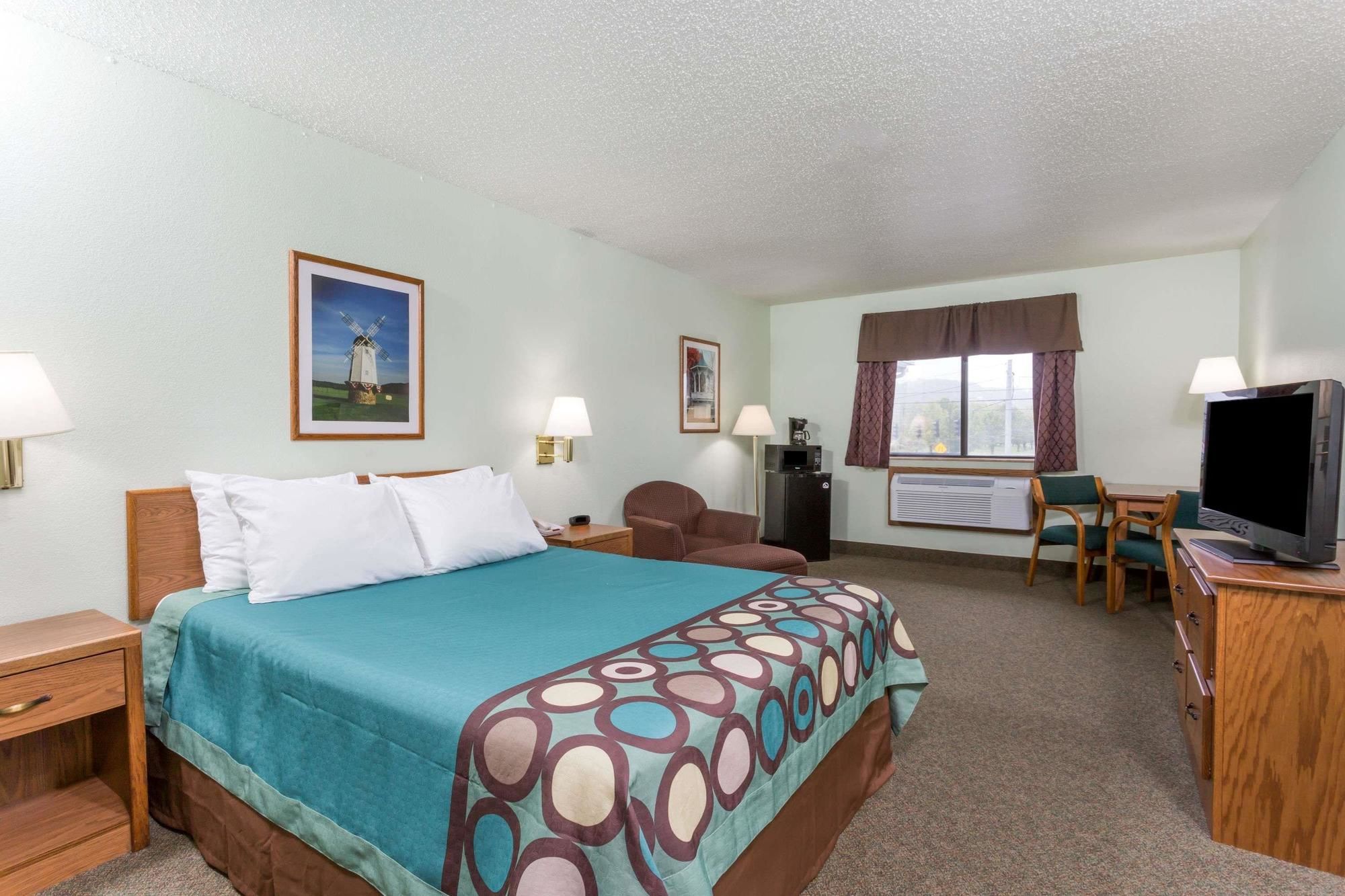 Super 8 by Wyndham Gallipolis Pt Pleasant Area