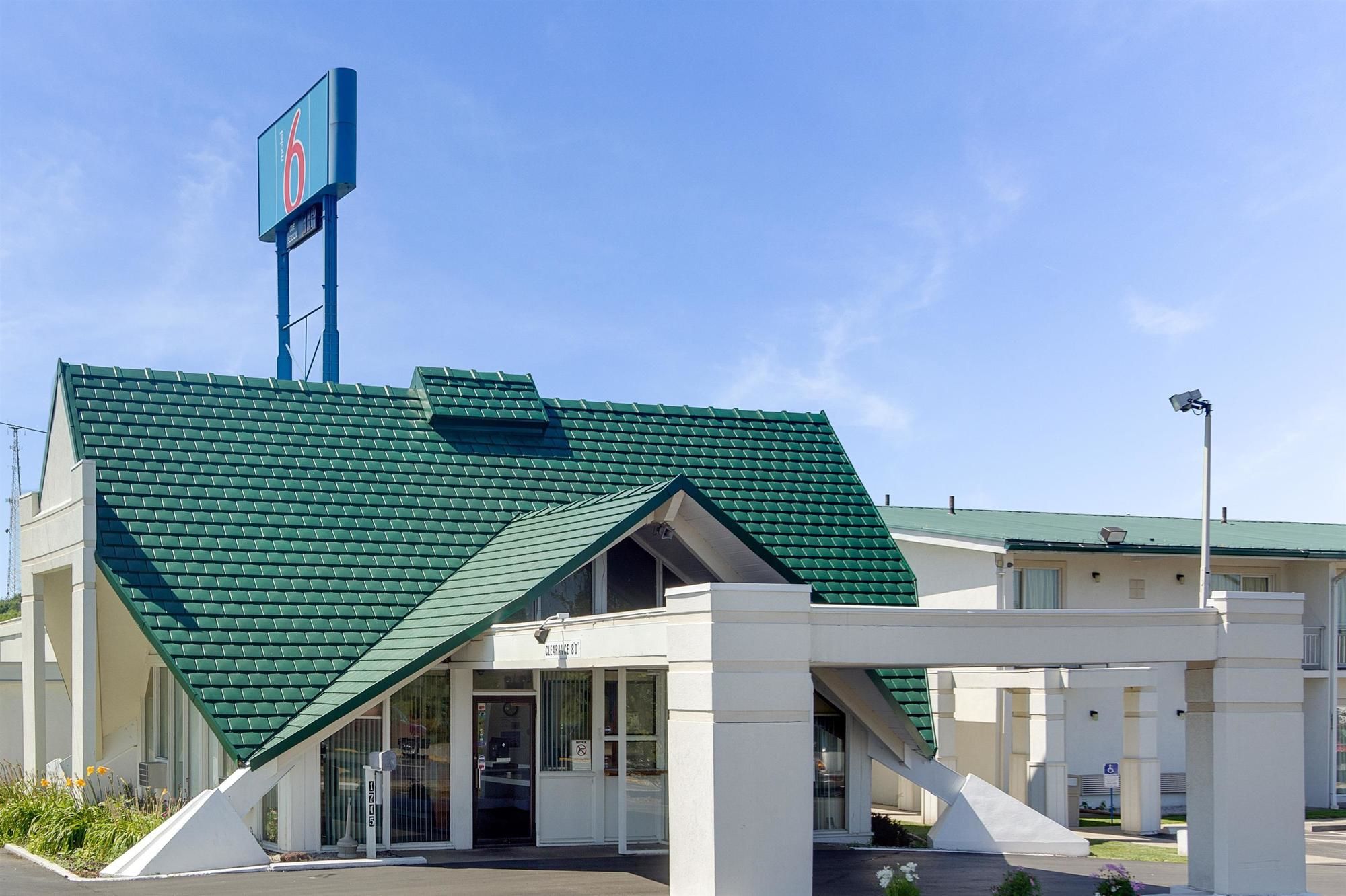 Wingate by Wyndham Geneva at SPIRE Academy