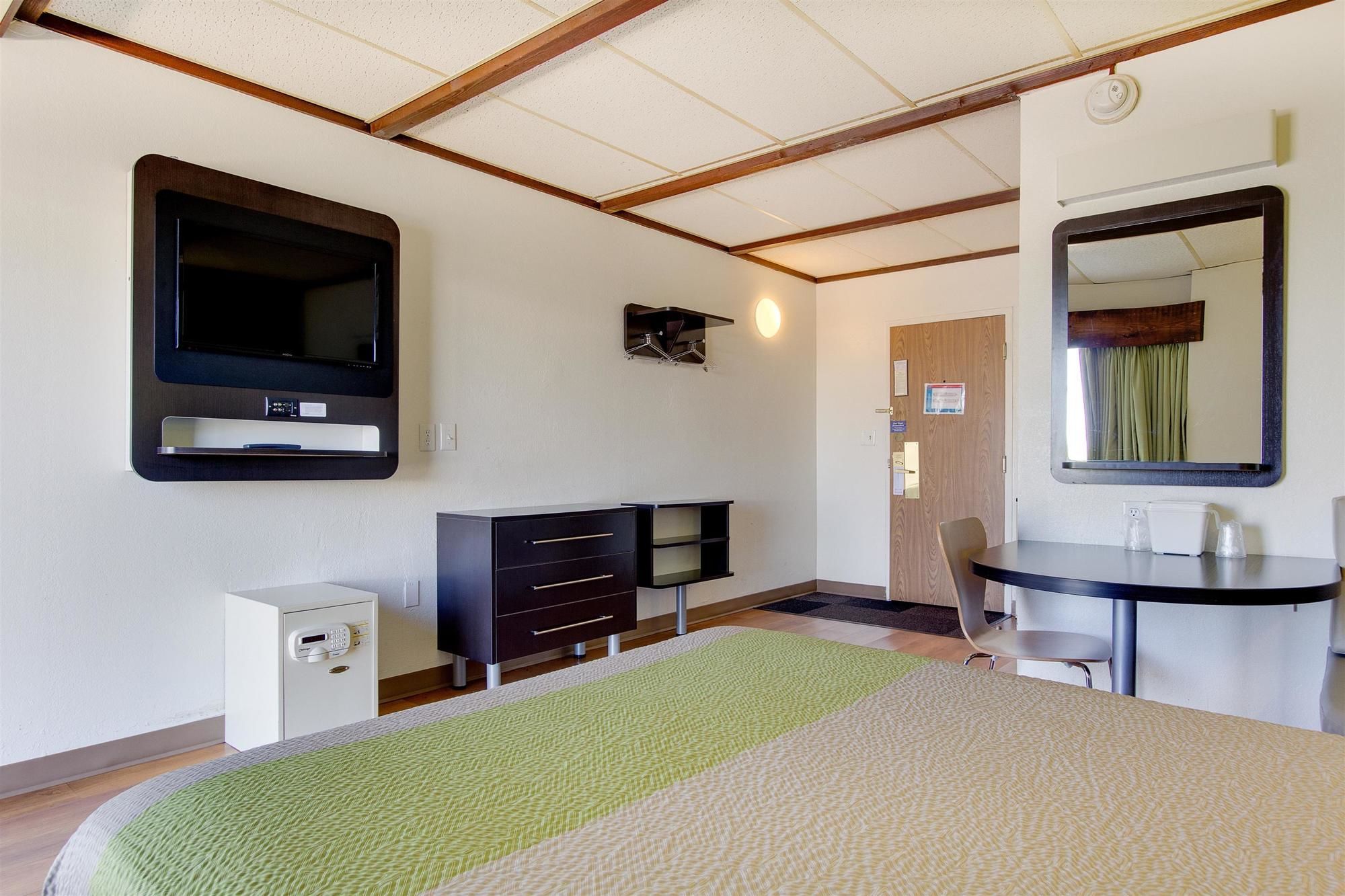 Wingate by Wyndham Geneva at SPIRE Academy