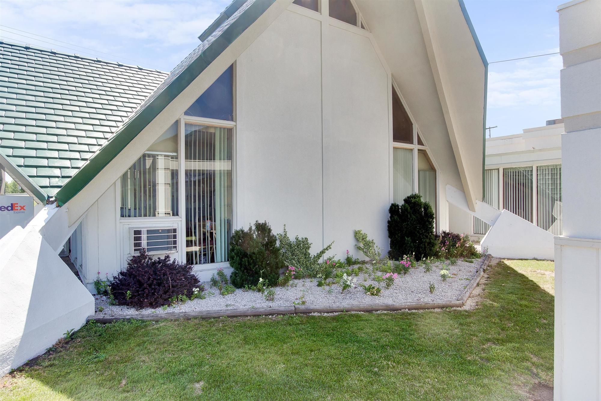 Wingate by Wyndham Geneva at SPIRE Academy