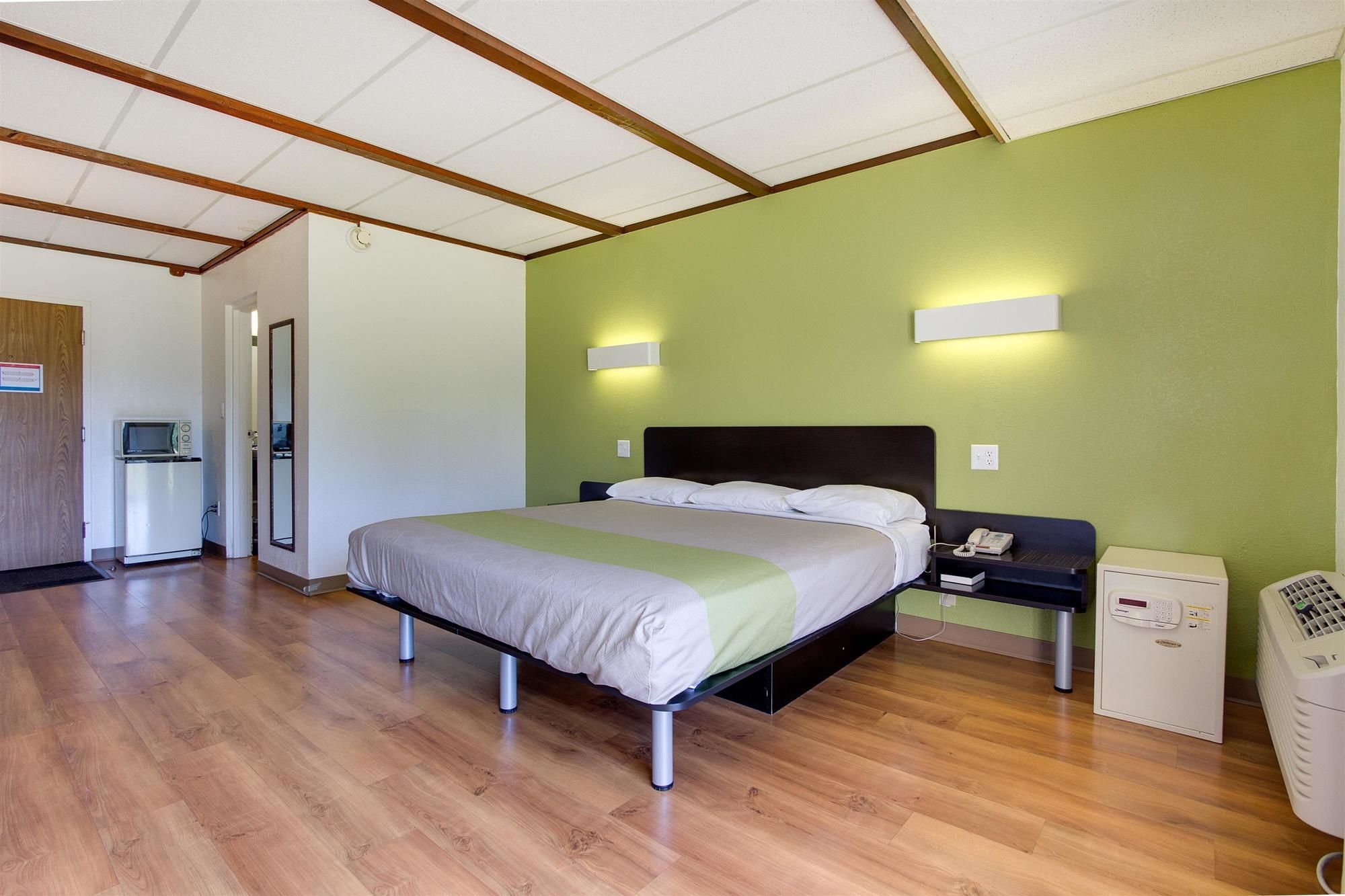 Wingate by Wyndham Geneva at SPIRE Academy