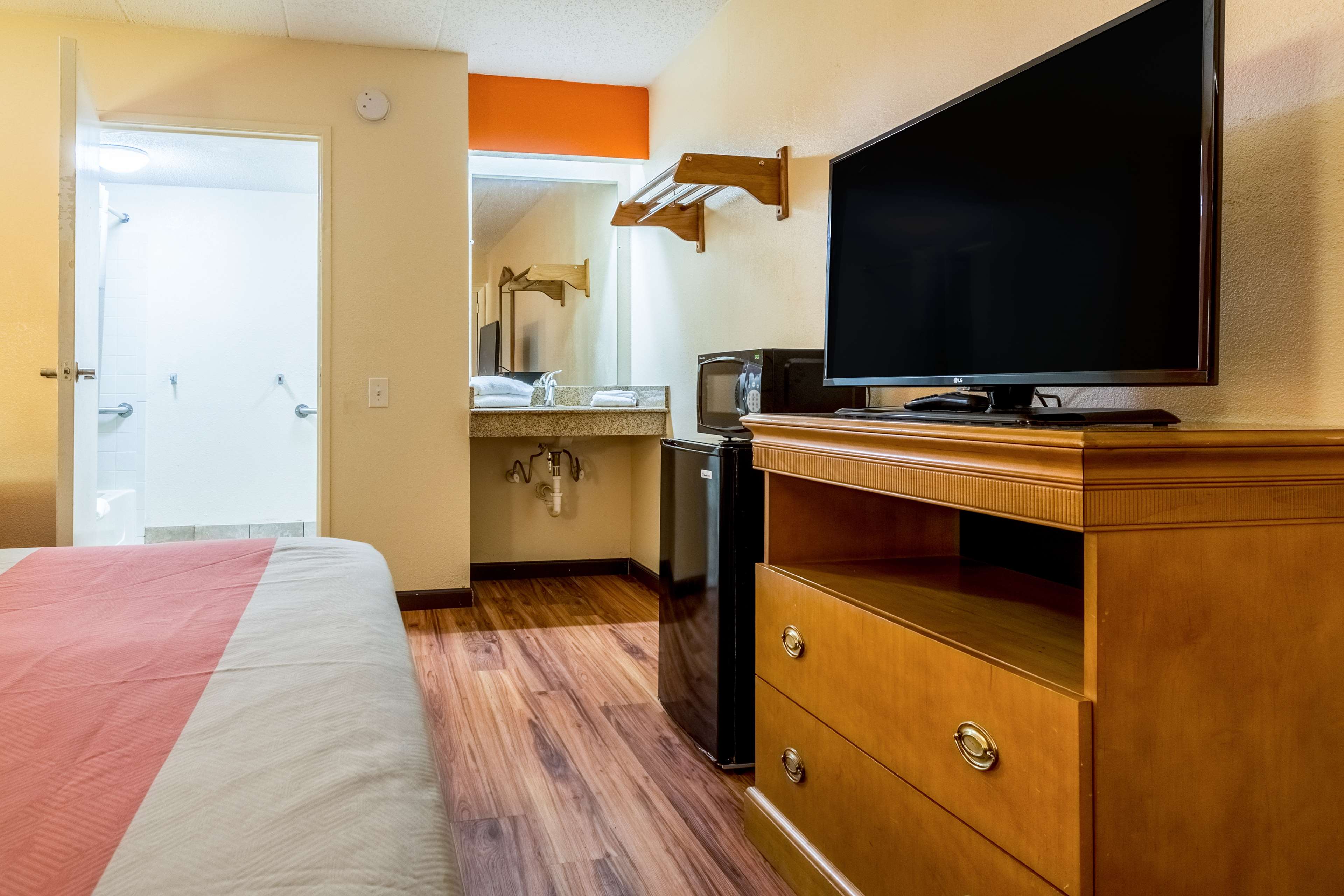 Motel 6 Grove City Ohio