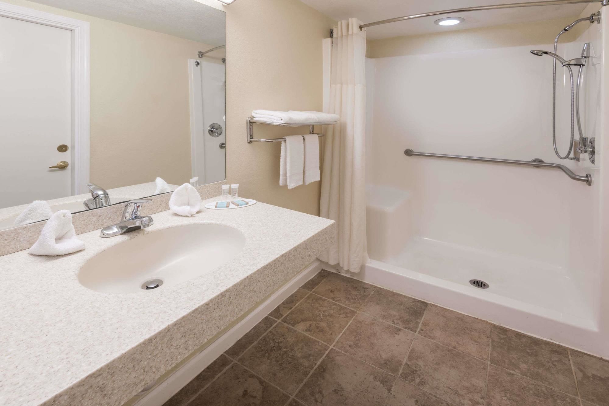 Grove City Travel Inn by OYO Columbus South