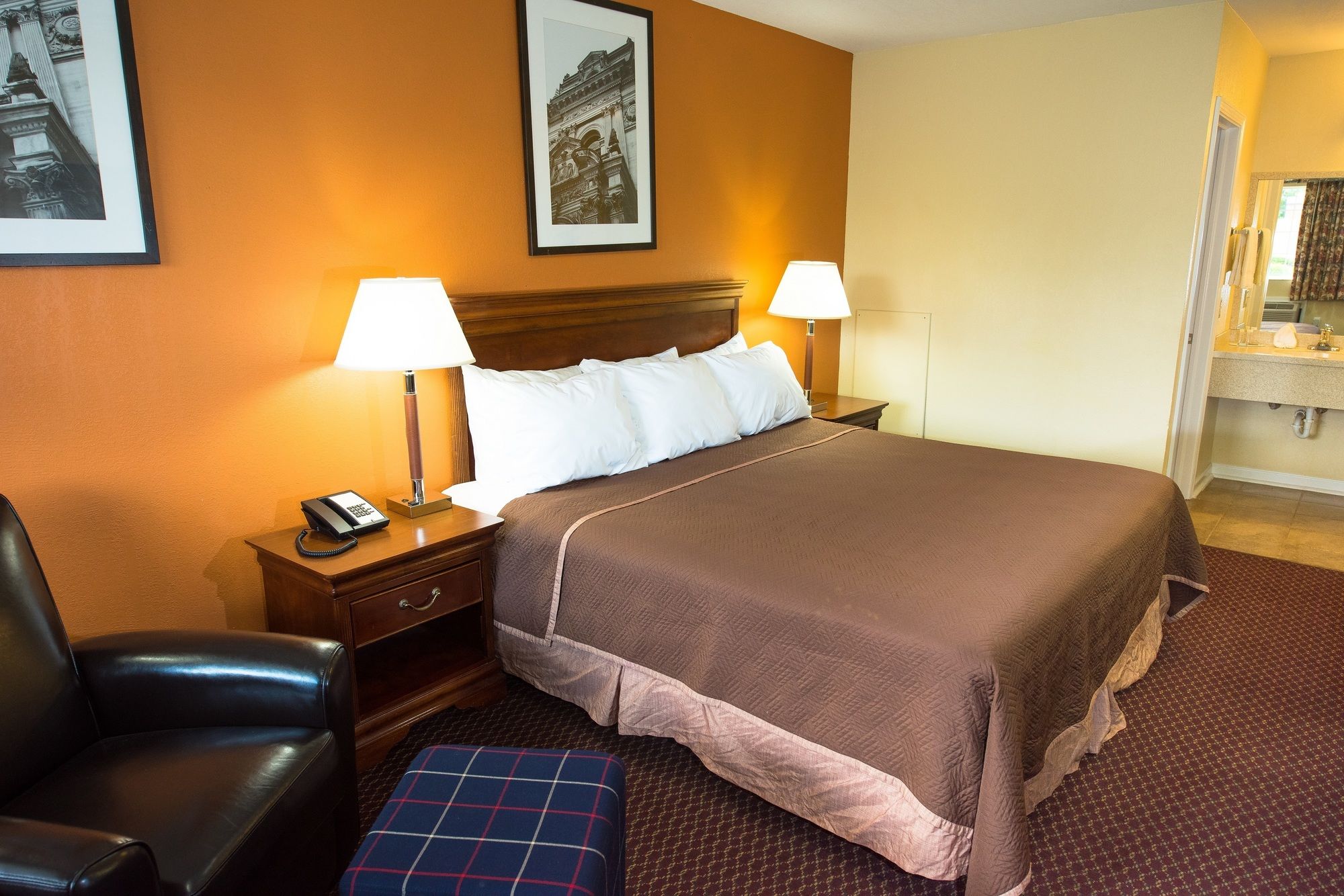 Grove City Travel Inn by OYO Columbus South