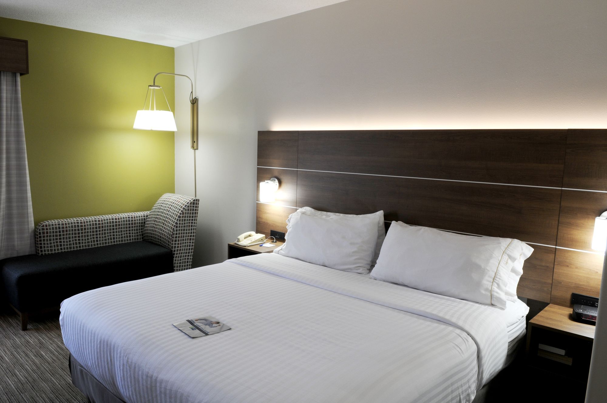 Holiday Inn Express & Suites Harrison