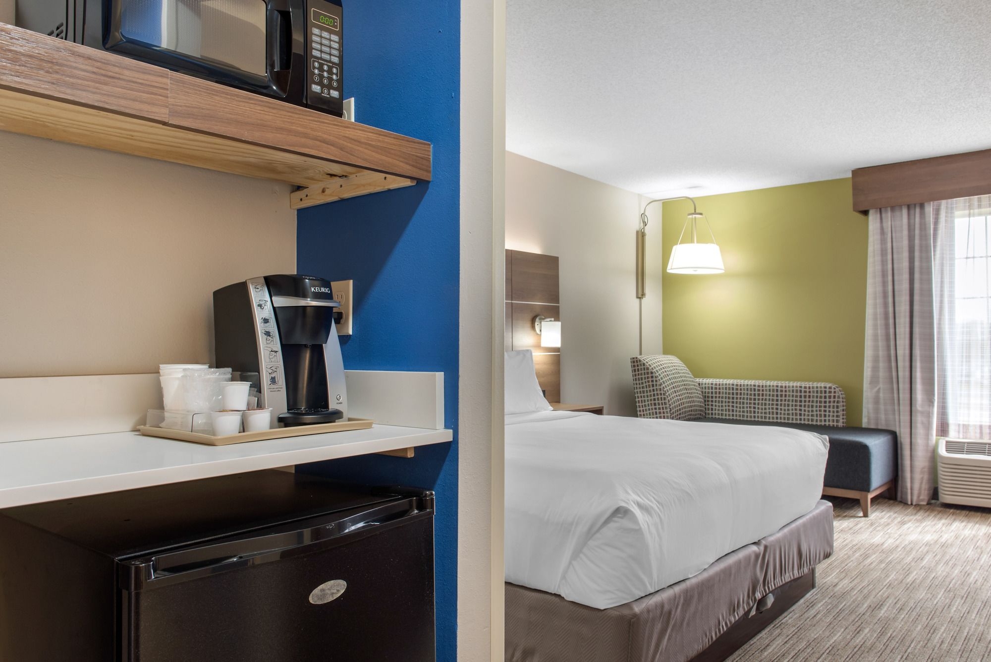 Holiday Inn Express & Suites Harrison