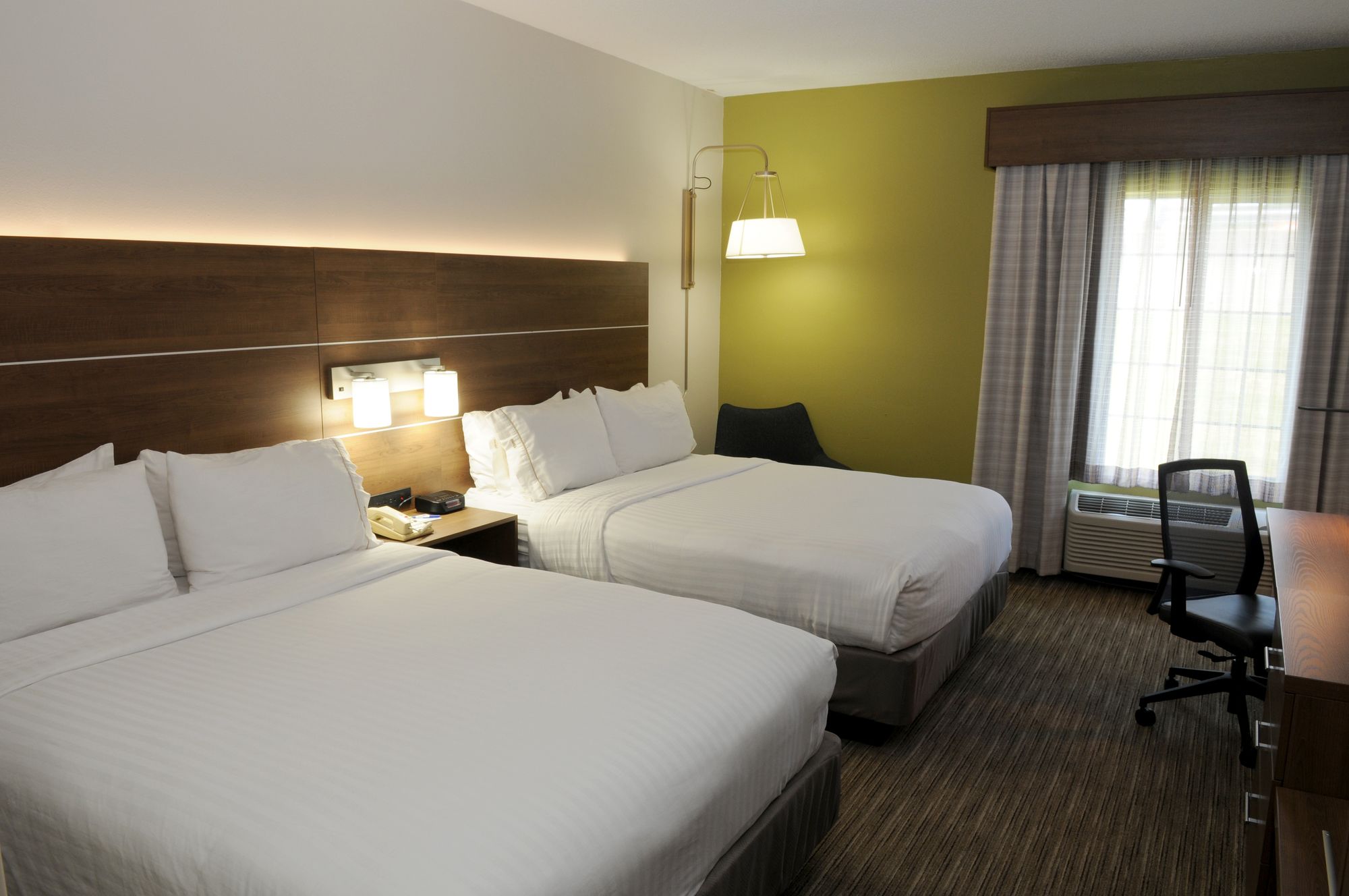 Holiday Inn Express & Suites Harrison