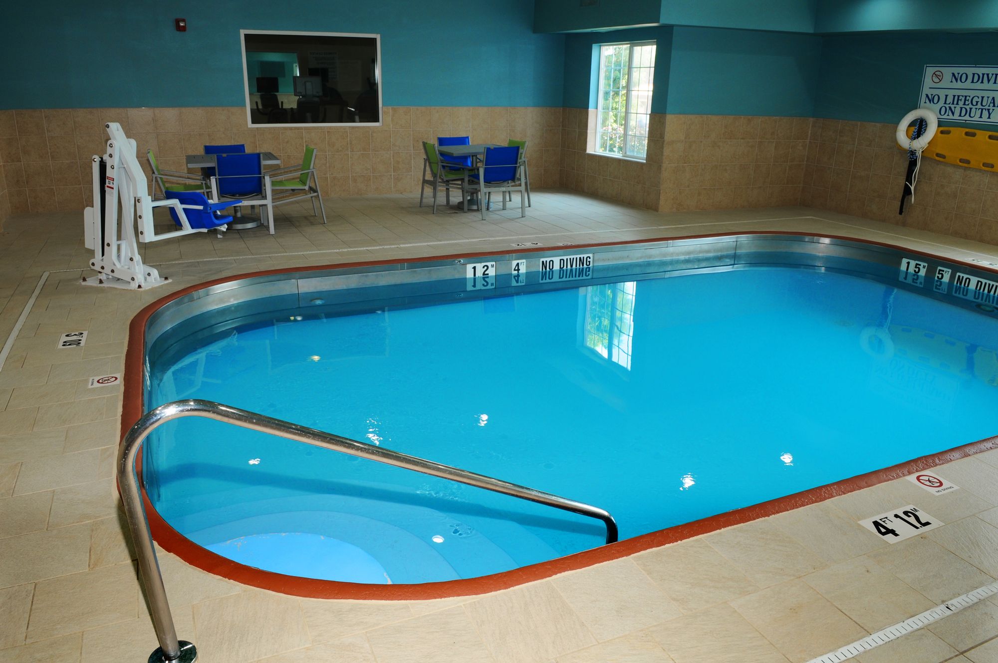 Holiday Inn Express & Suites Harrison