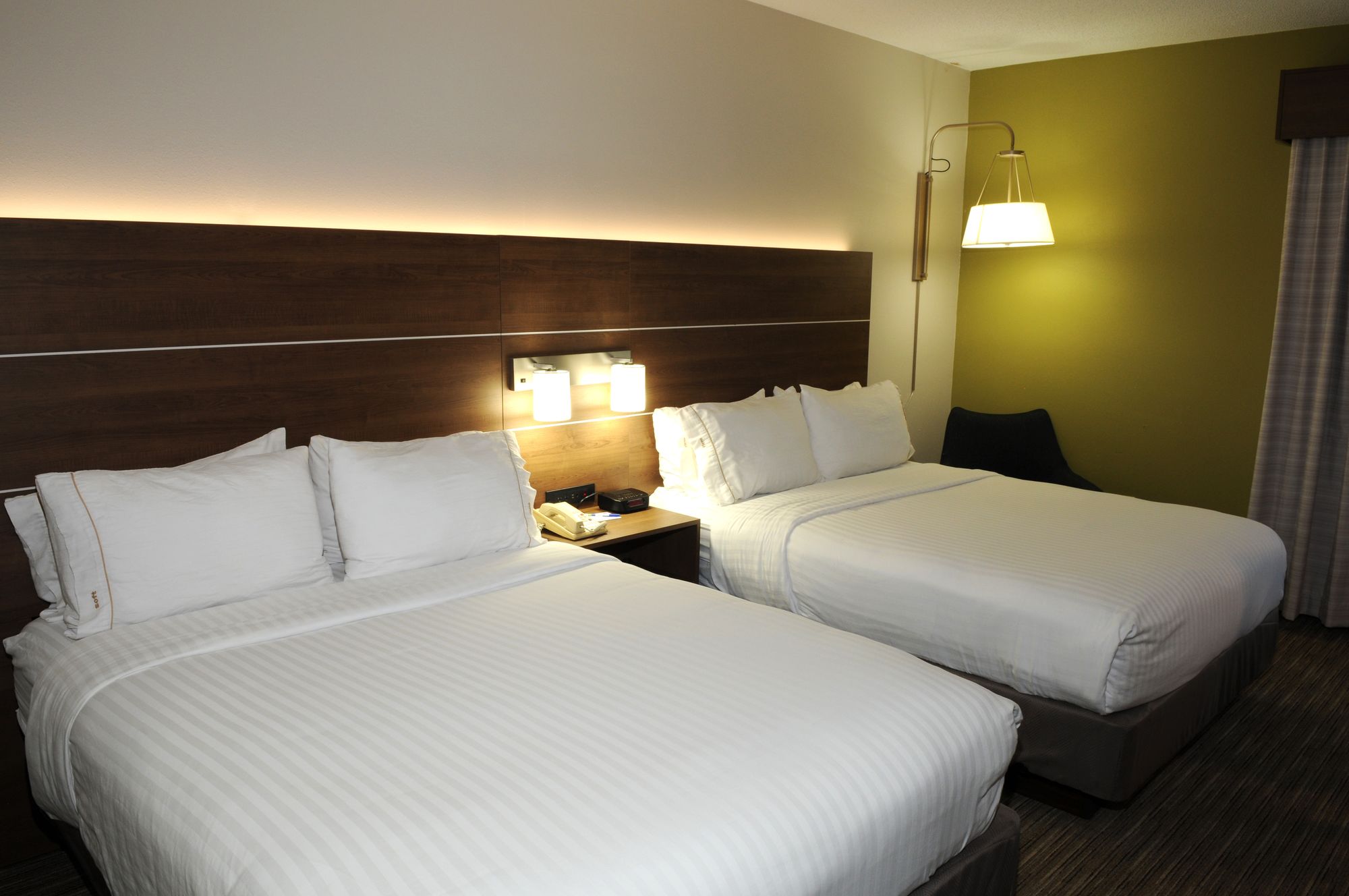 Holiday Inn Express & Suites Harrison