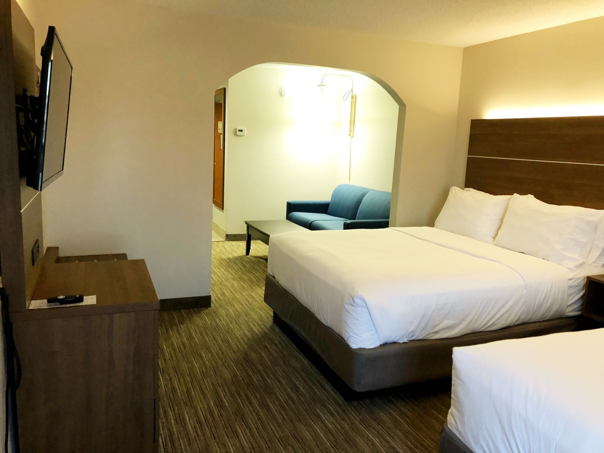 Holiday Inn Express & Suites Harrison