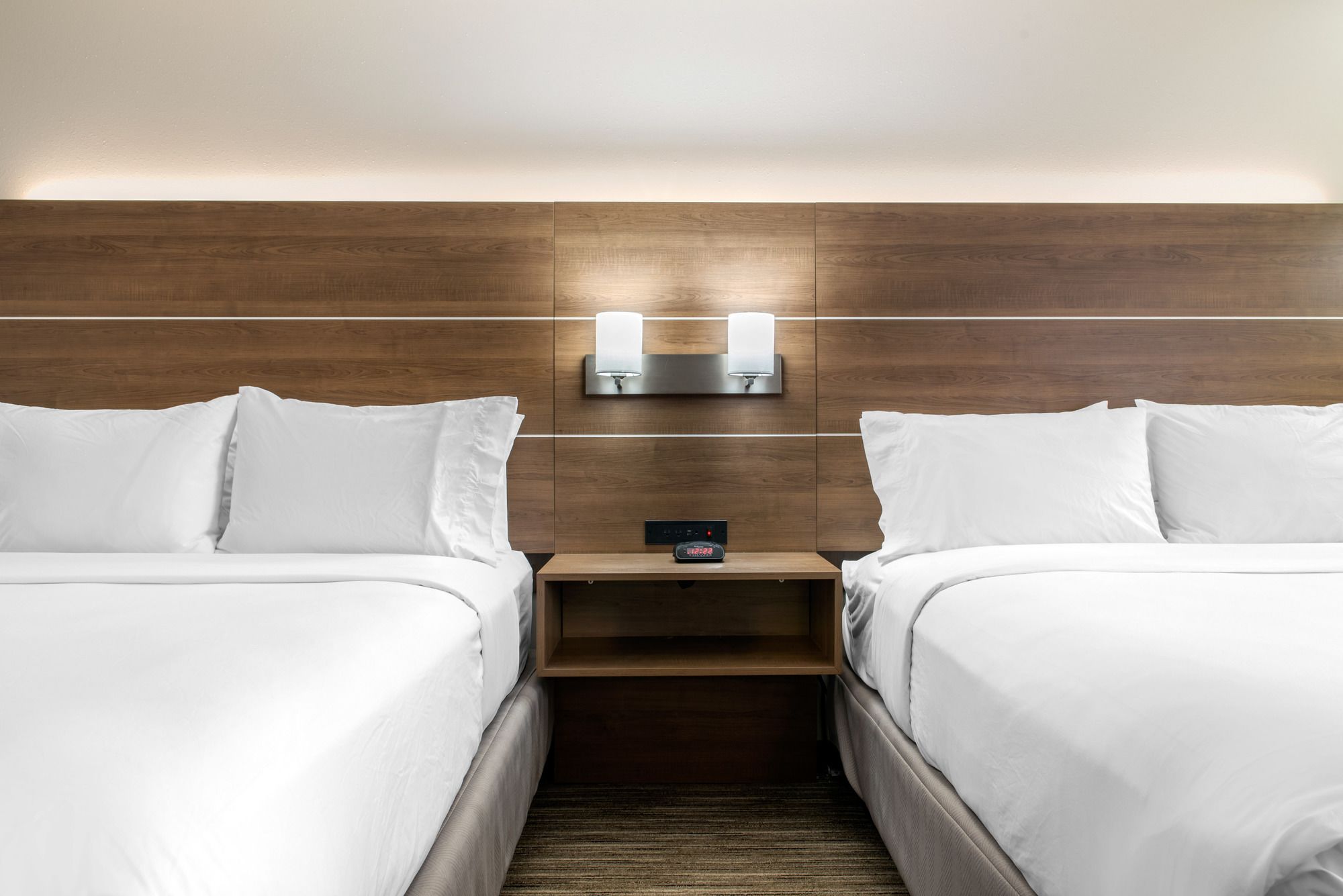 Holiday Inn Express & Suites Harrison