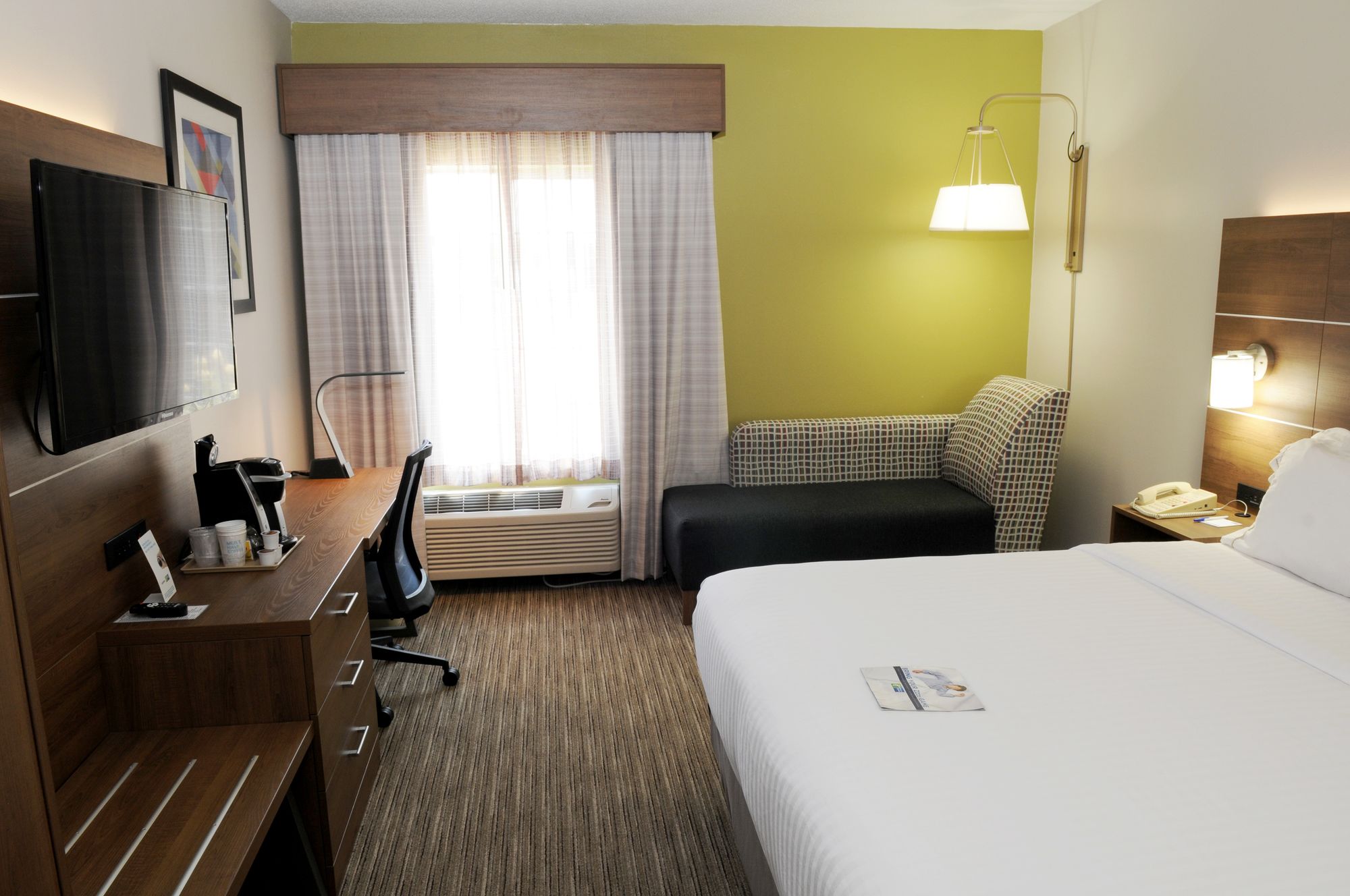 Holiday Inn Express & Suites Harrison