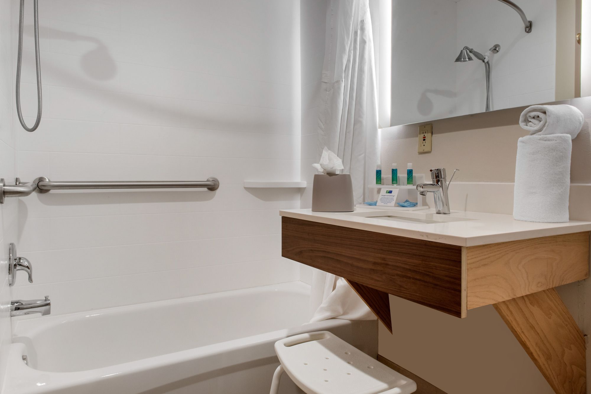 Holiday Inn Express & Suites Harrison