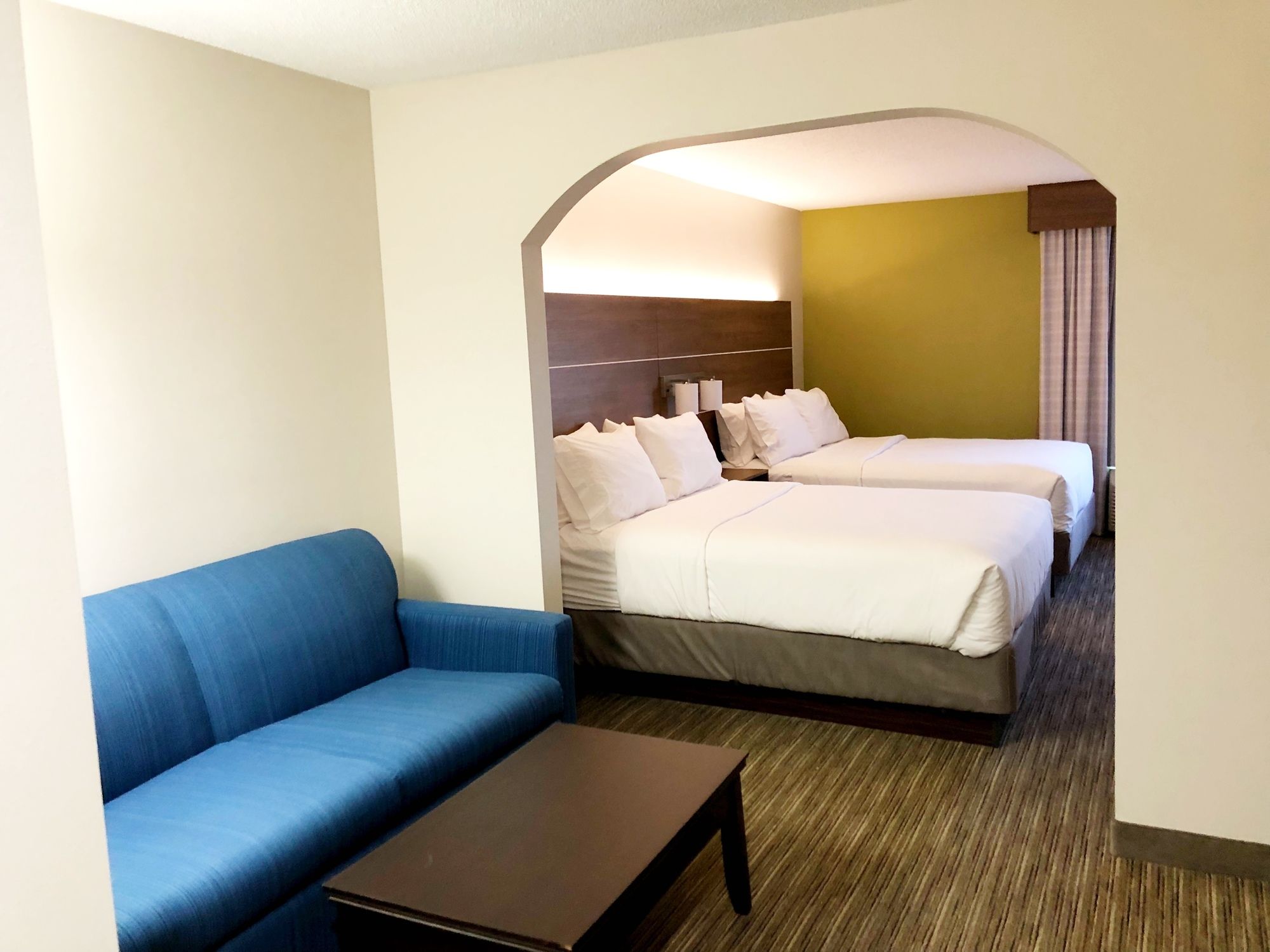 Holiday Inn Express & Suites Harrison