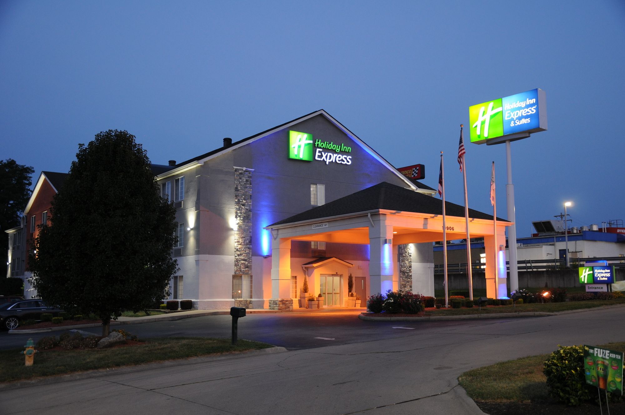 Holiday Inn Express & Suites Harrison