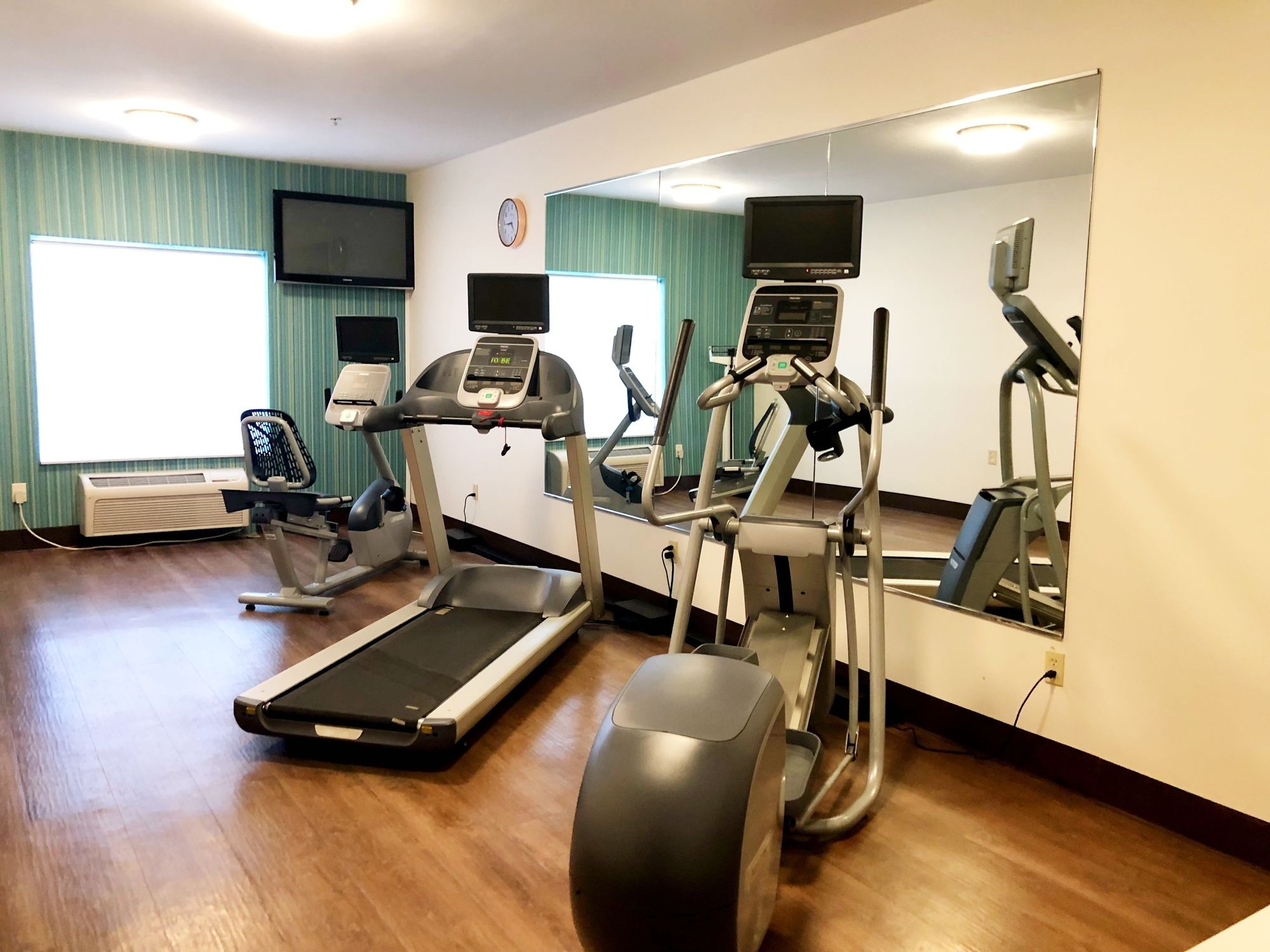 Holiday Inn Express & Suites Harrison