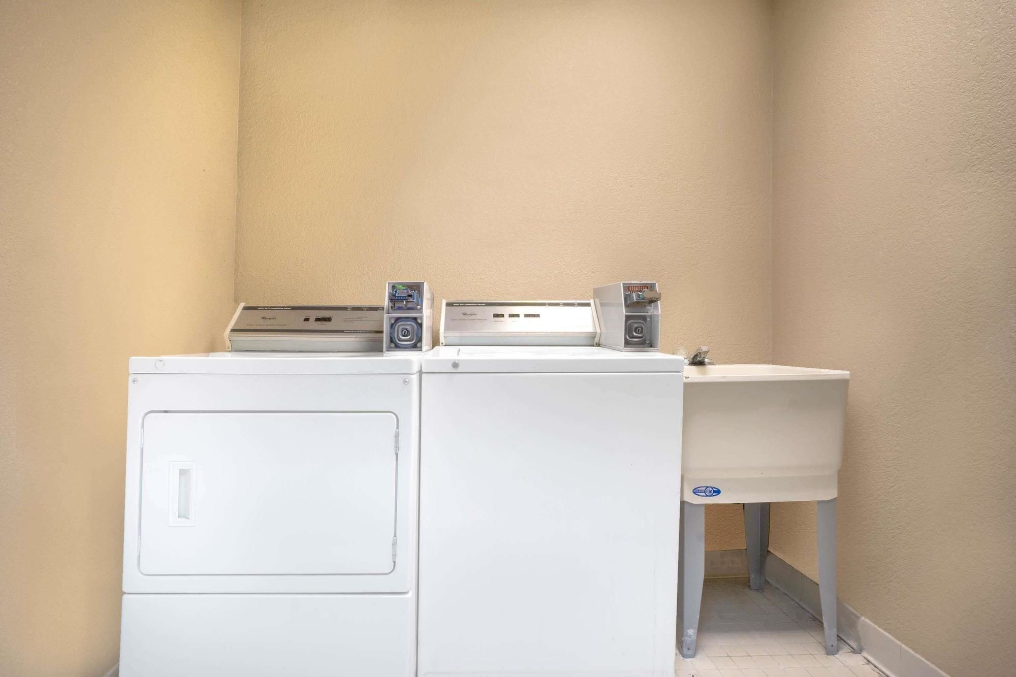 Super 8 by Wyndham Harrison OH