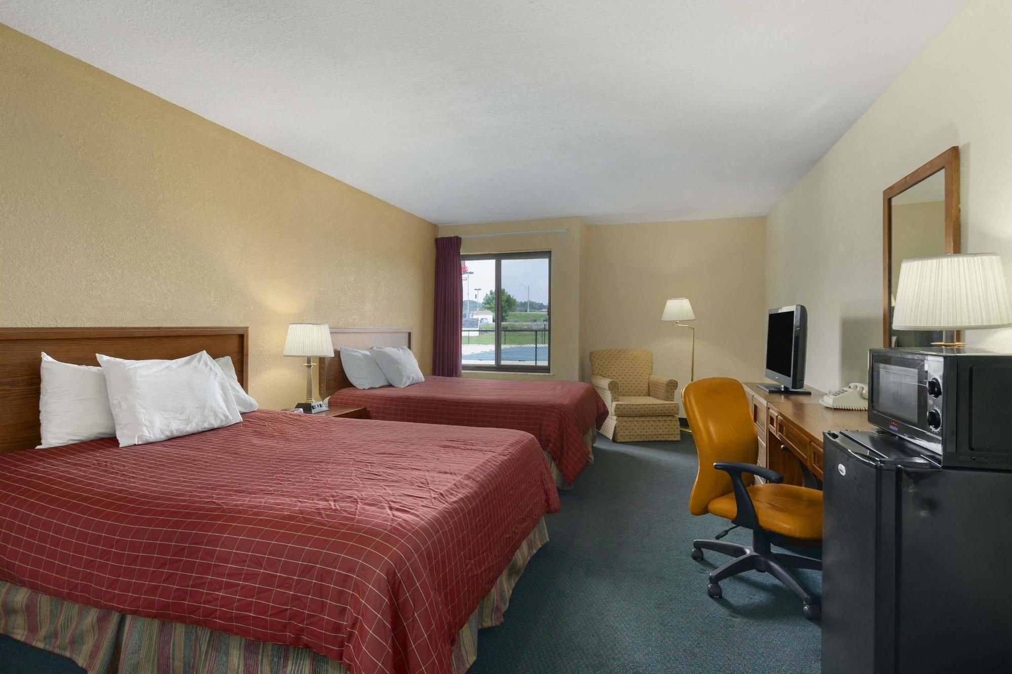 Super 8 by Wyndham Harrison OH