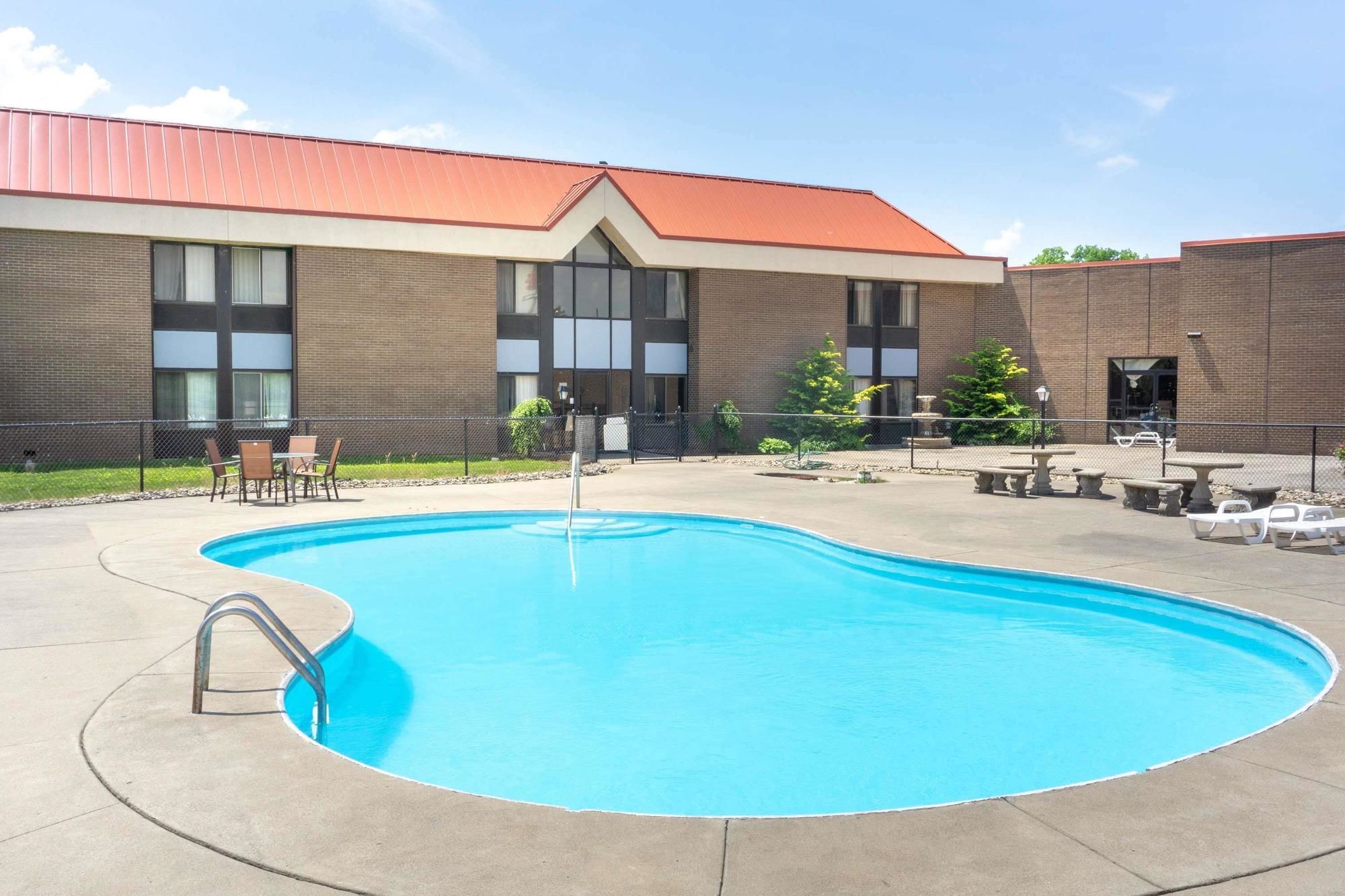 Super 8 by Wyndham Harrison OH