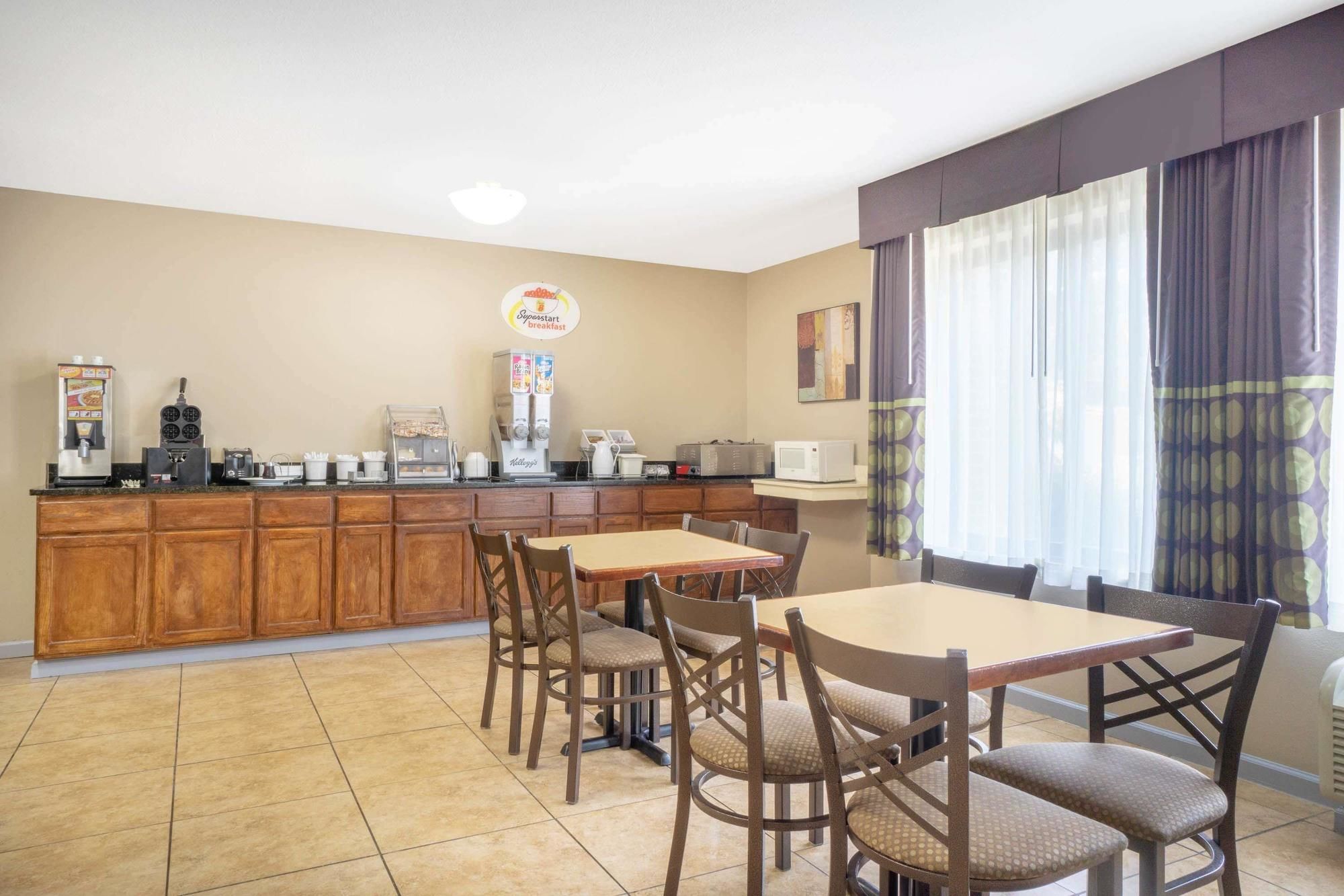 Super 8 by Wyndham Harrison OH