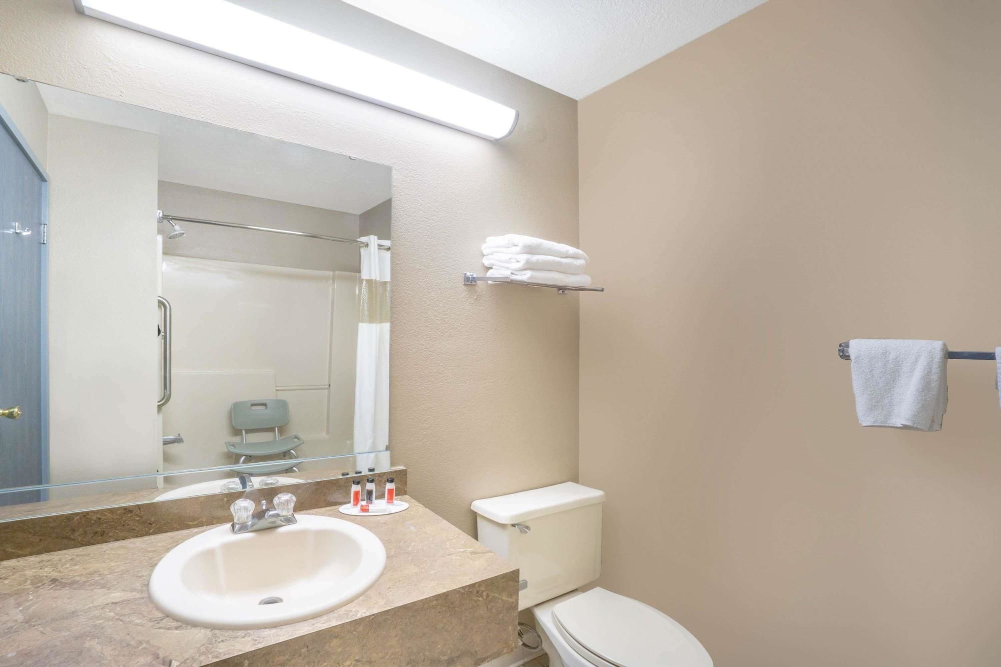 Super 8 by Wyndham Harrison OH