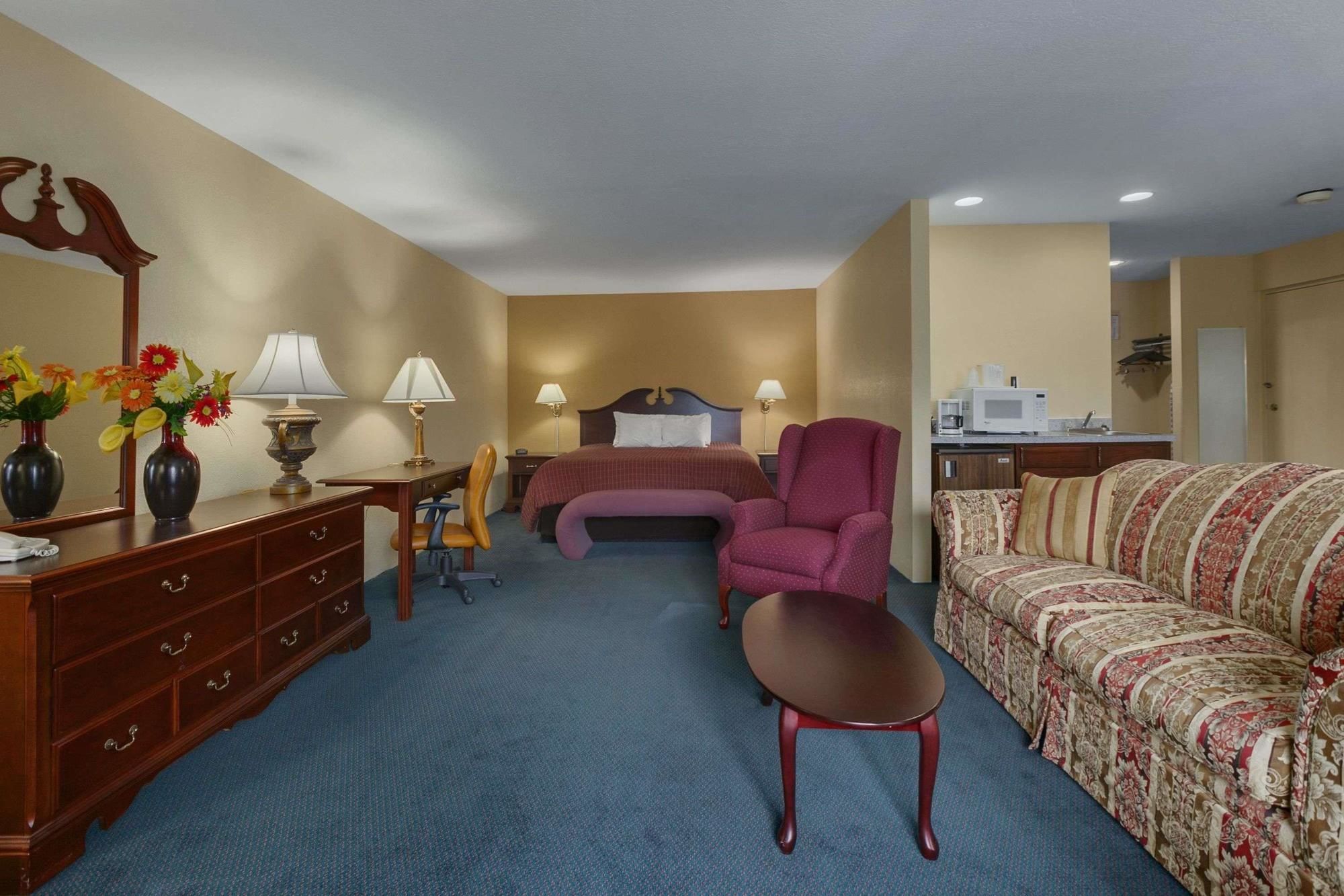 Super 8 by Wyndham Harrison OH