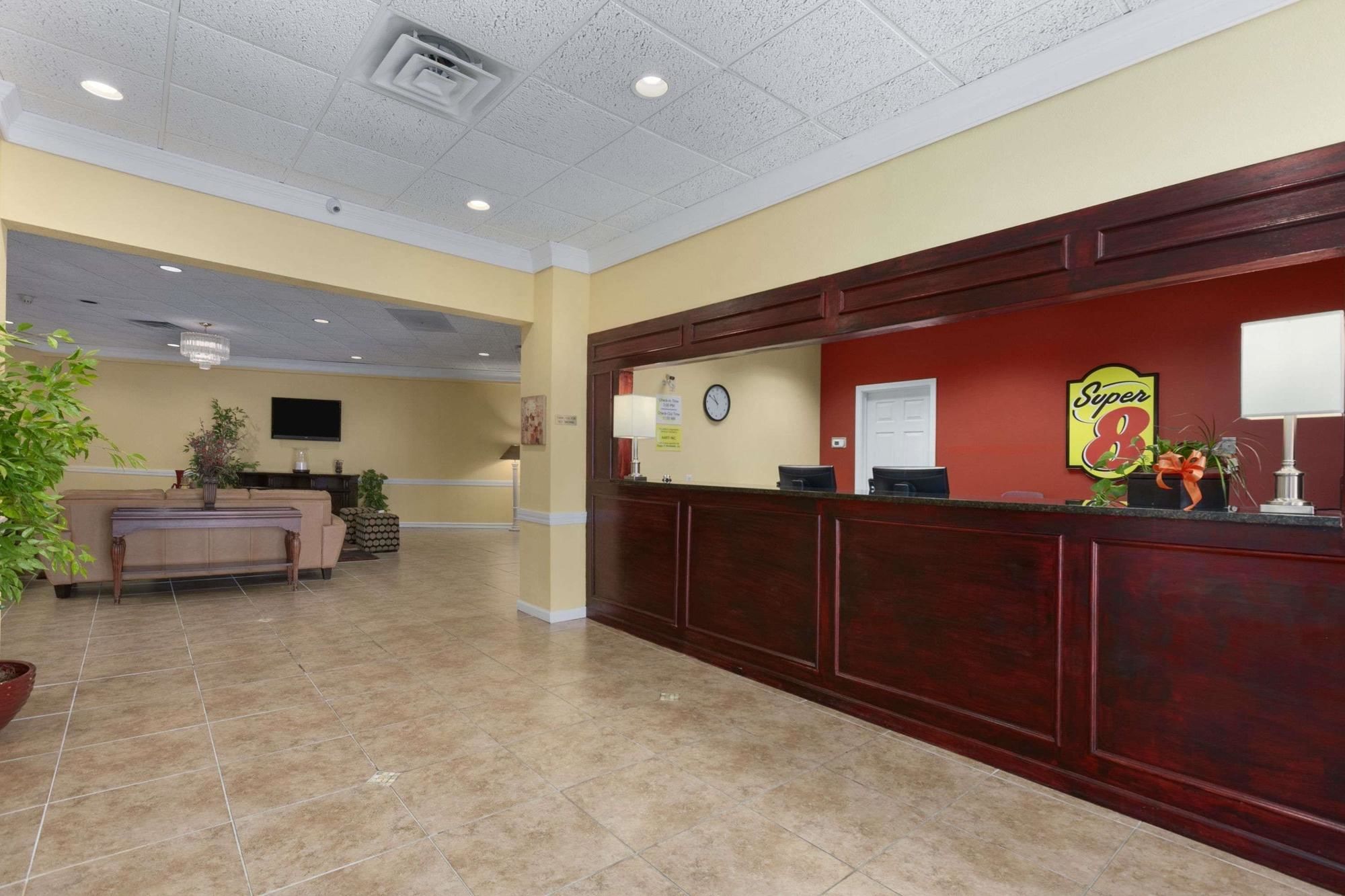 Super 8 by Wyndham Harrison OH