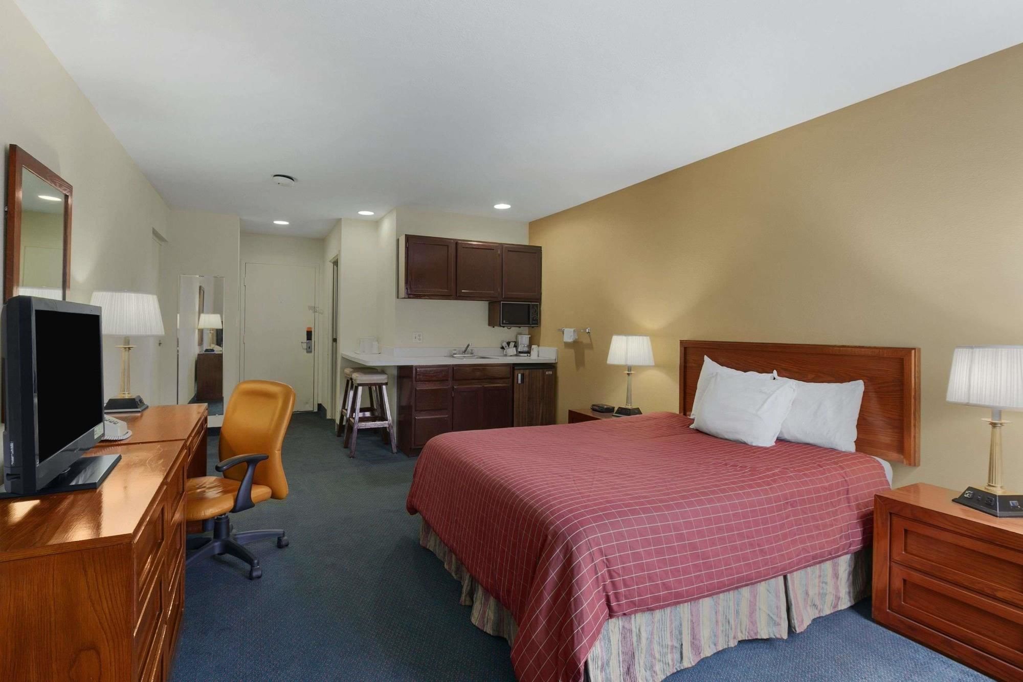 Super 8 by Wyndham Harrison OH