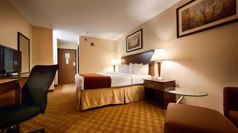 Best Western Lakewood Inn