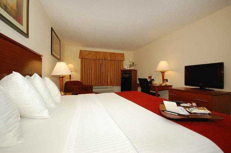 Best Western Lakewood Inn