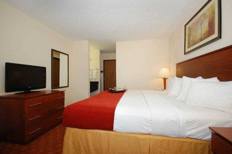 Best Western Lakewood Inn