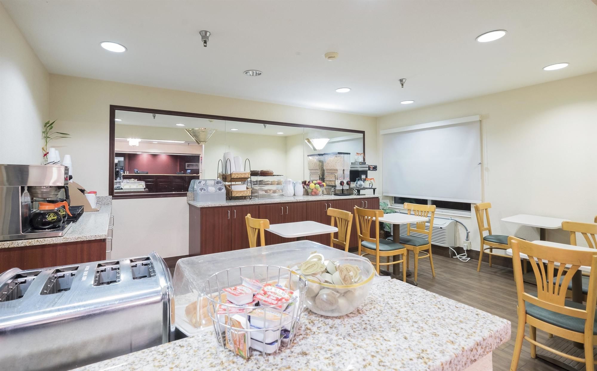 Red Roof Inn Columbus - Hebron