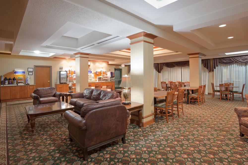 Holiday Inn Express & Suites Bryan-Montpelier