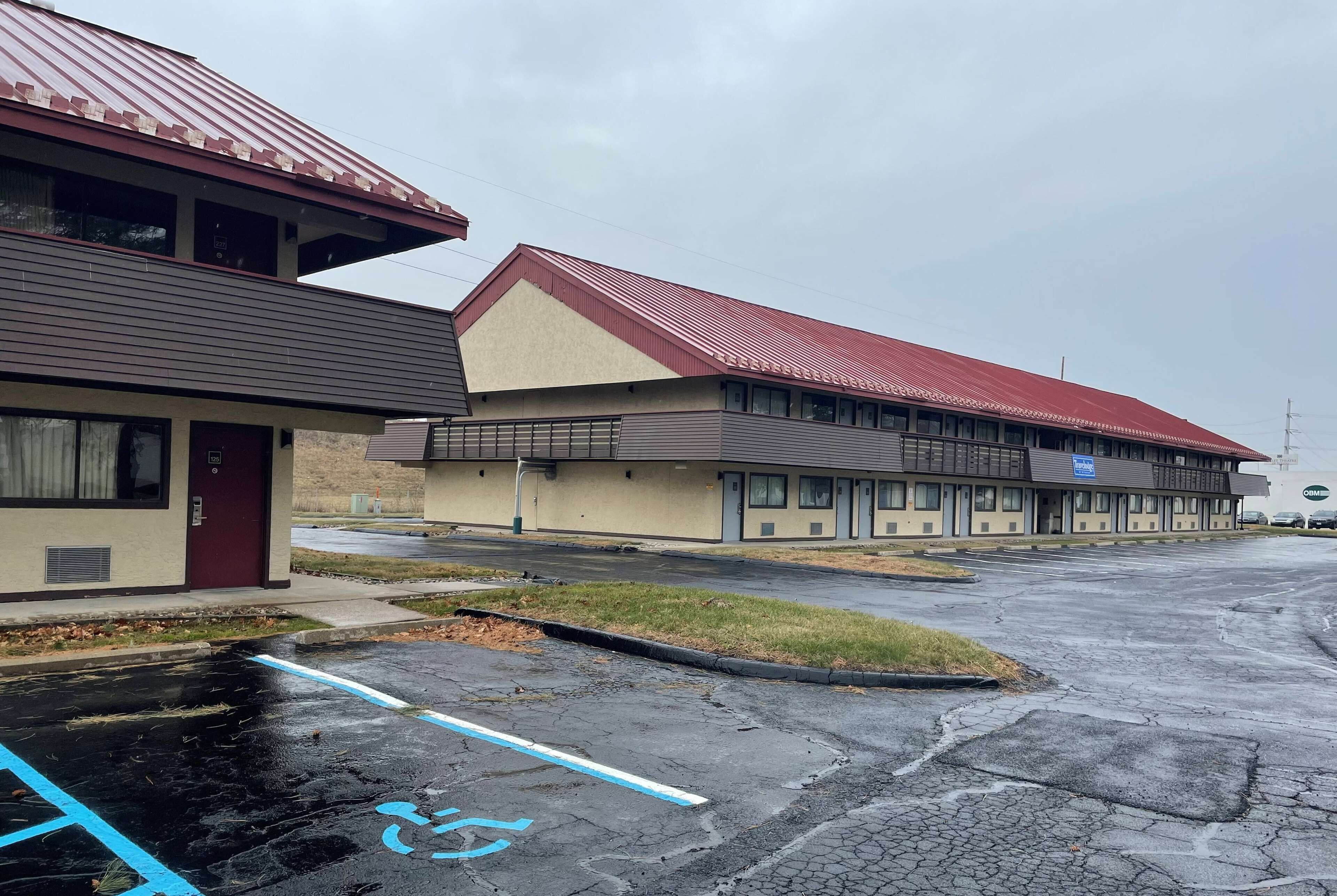 Travelodge By Wyndham Holland/Toledo