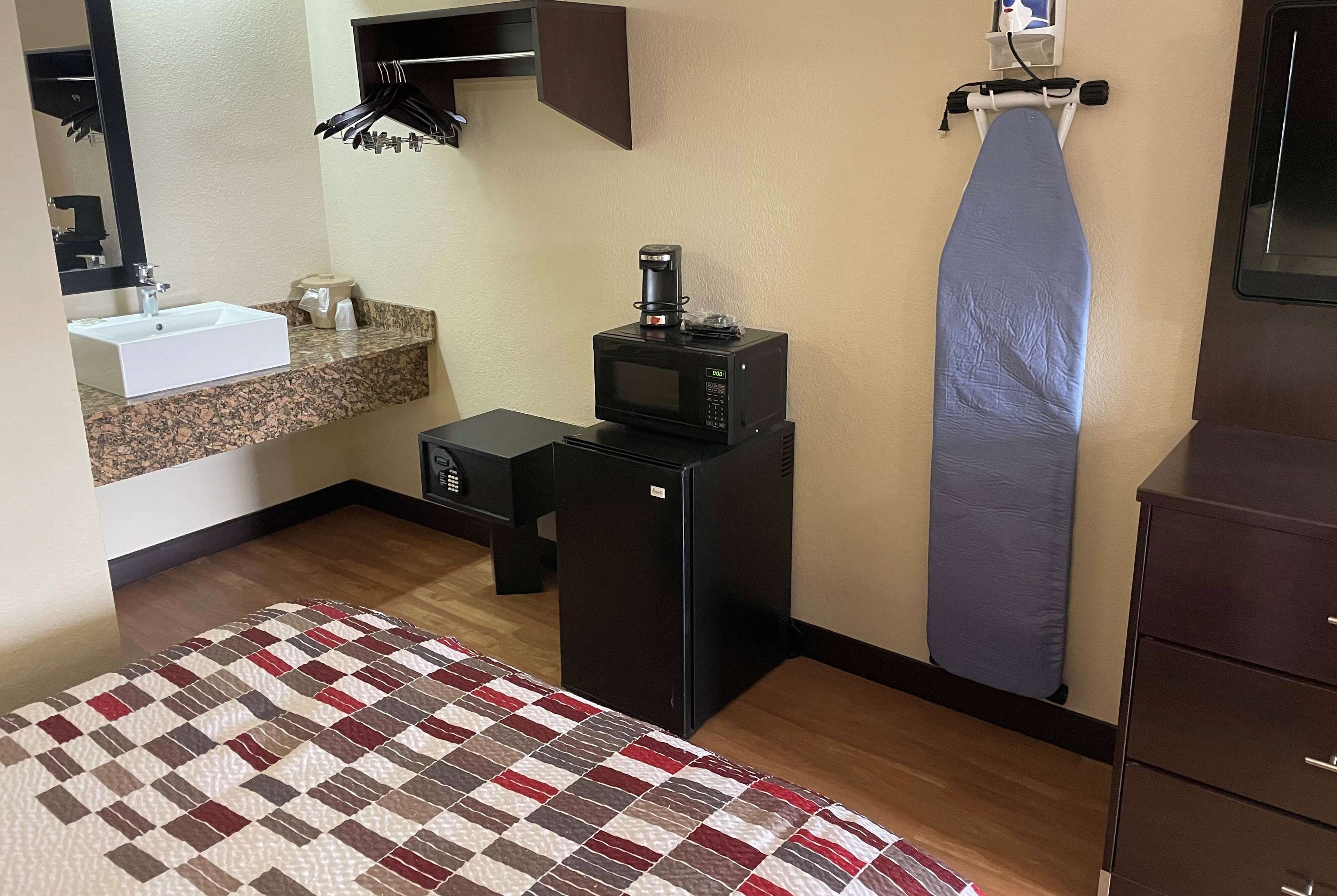 Travelodge By Wyndham Holland/Toledo