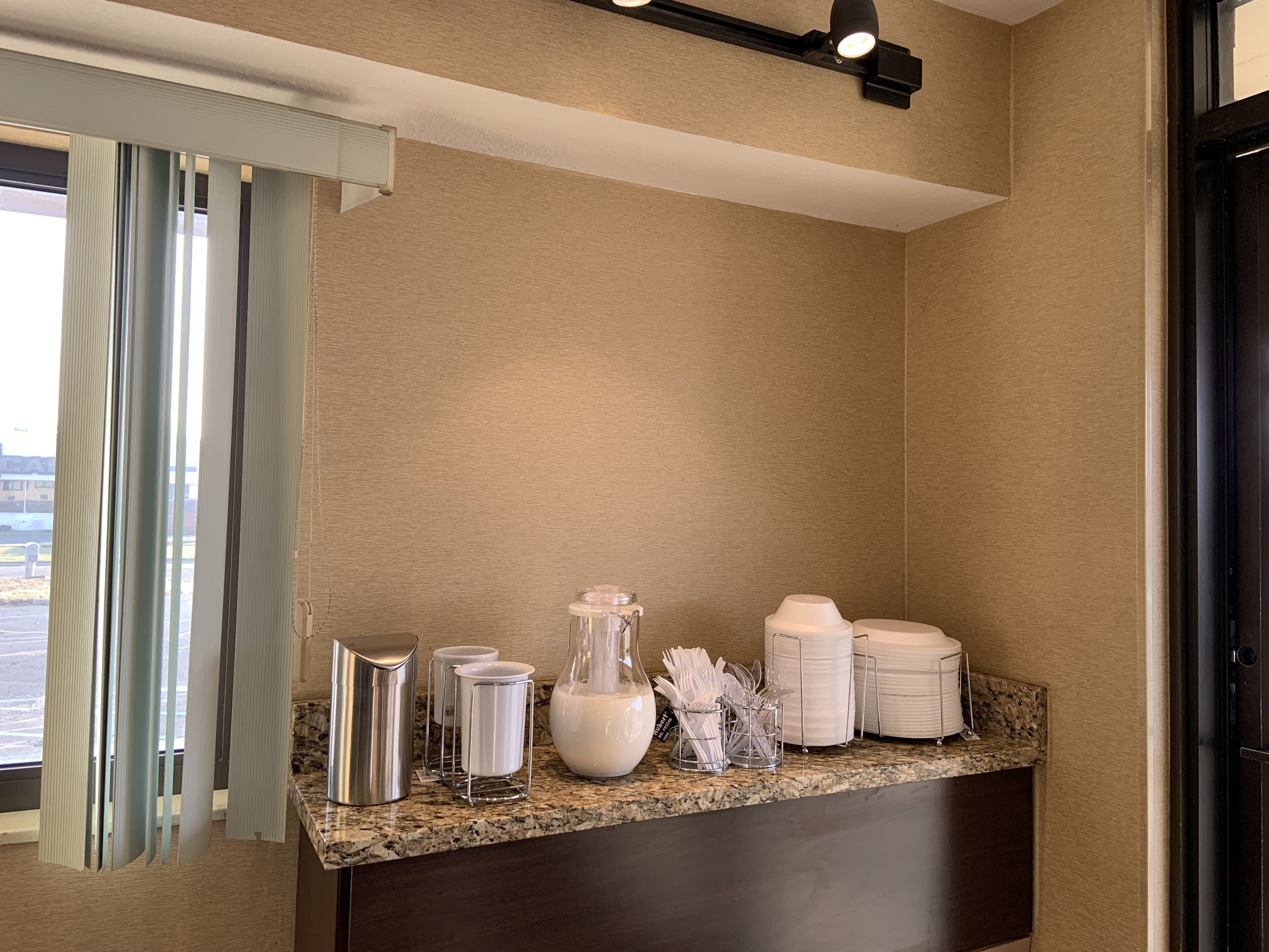 Travelodge By Wyndham Holland/Toledo