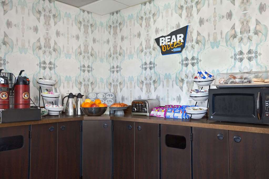 Travelodge by Wyndham Hubbard OH