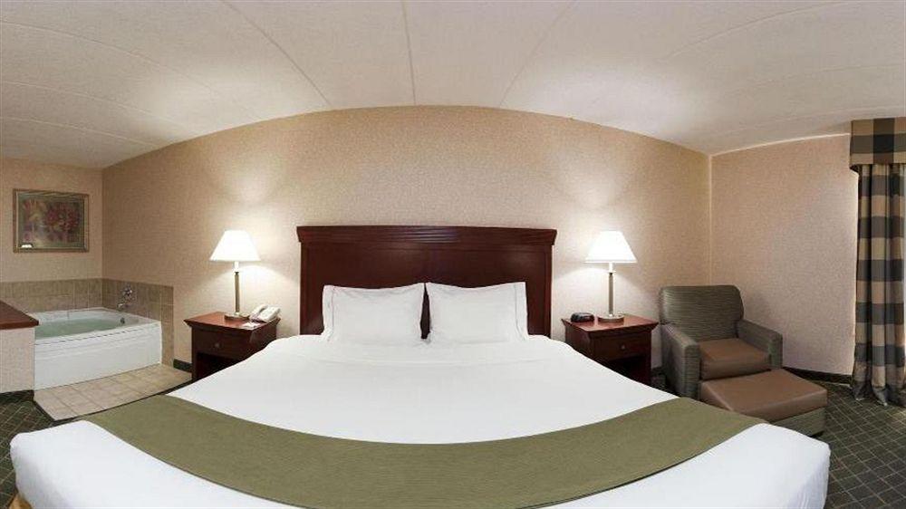 Holiday Inn Express Hotel & Suites Dayton - Huber Heights