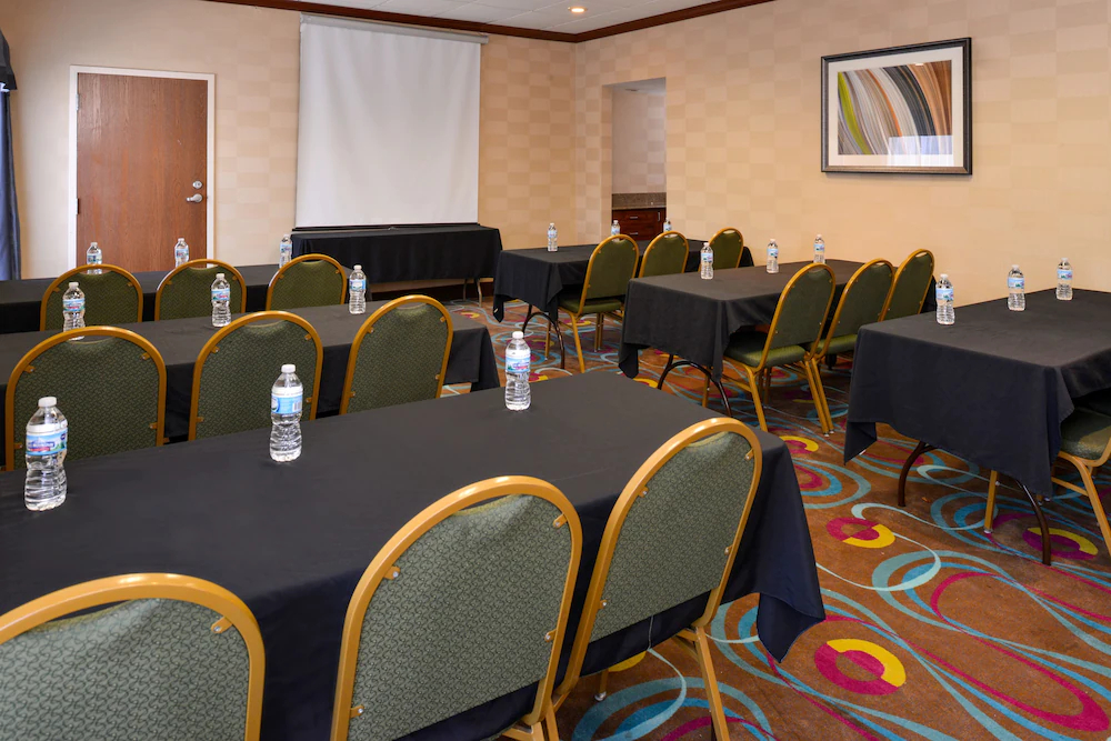 Holiday Inn Express Hotel & Suites Dayton - Huber Heights