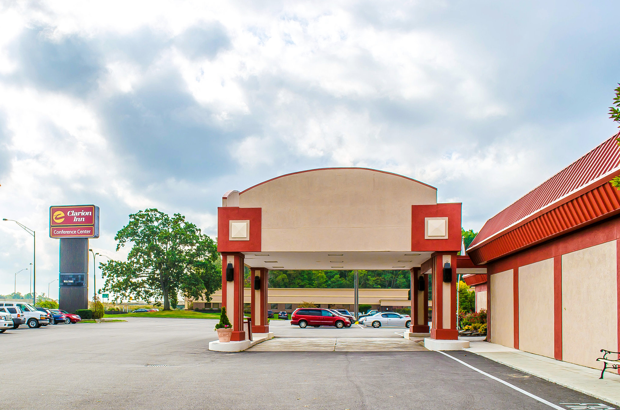 Norwood Inn Hudson Conference Center