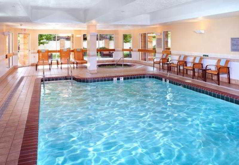 Courtyard Cleveland Independence