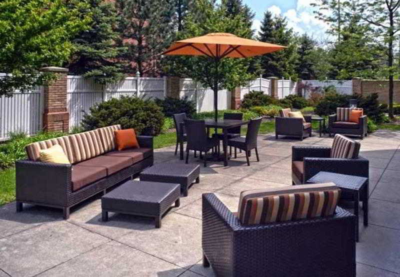 Courtyard Cleveland Independence