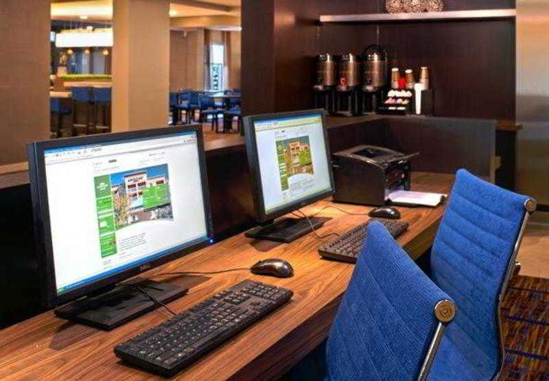 Courtyard Cleveland Independence