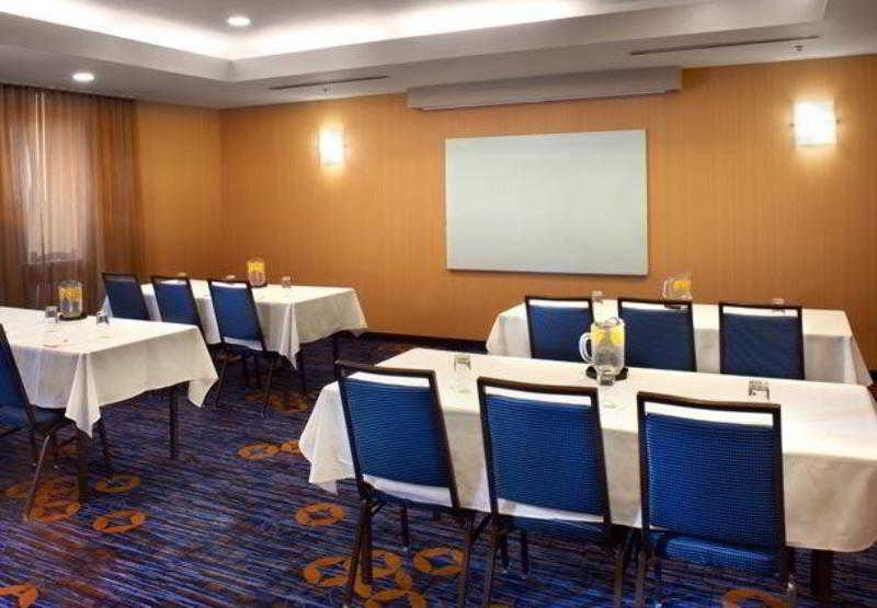 Courtyard Cleveland Independence