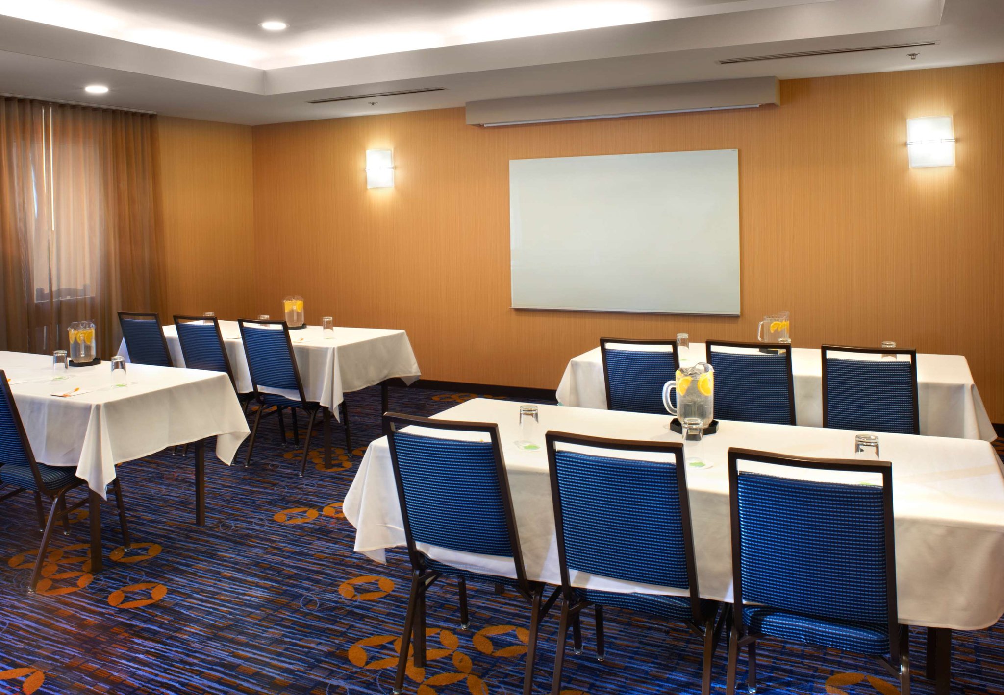 Courtyard Cleveland Independence