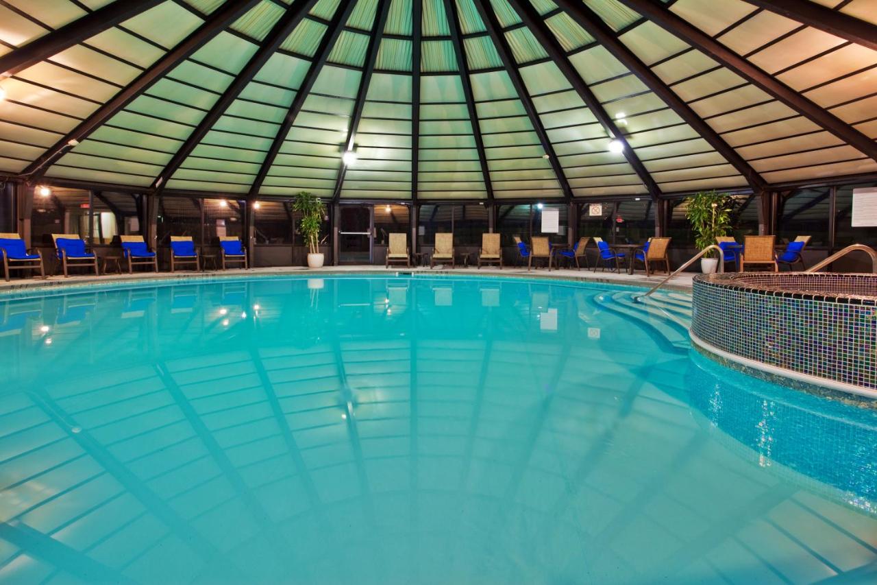 Ramada by Wyndham Cleveland Independence