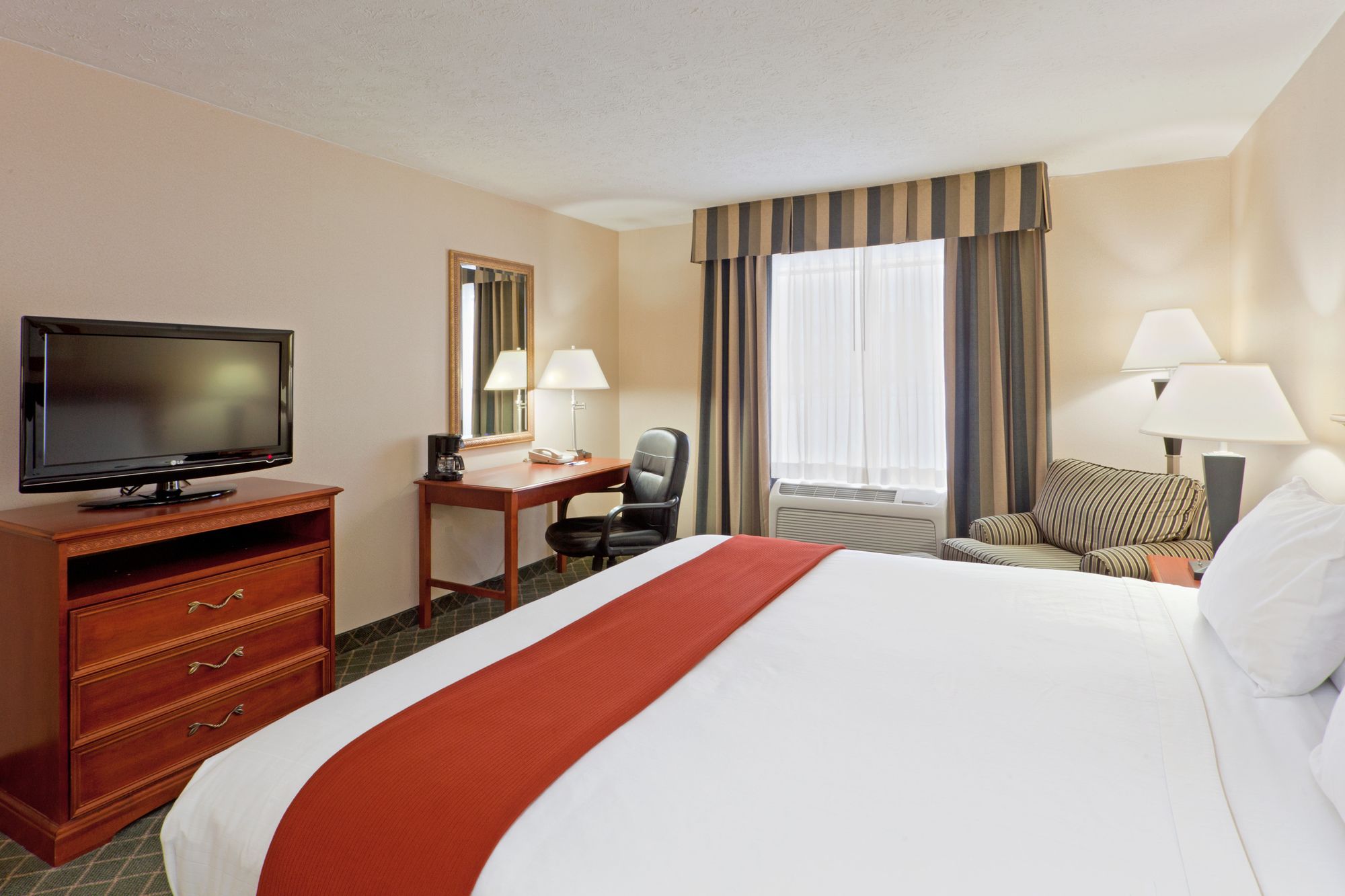Holiday Inn Express & Suites Kent State University