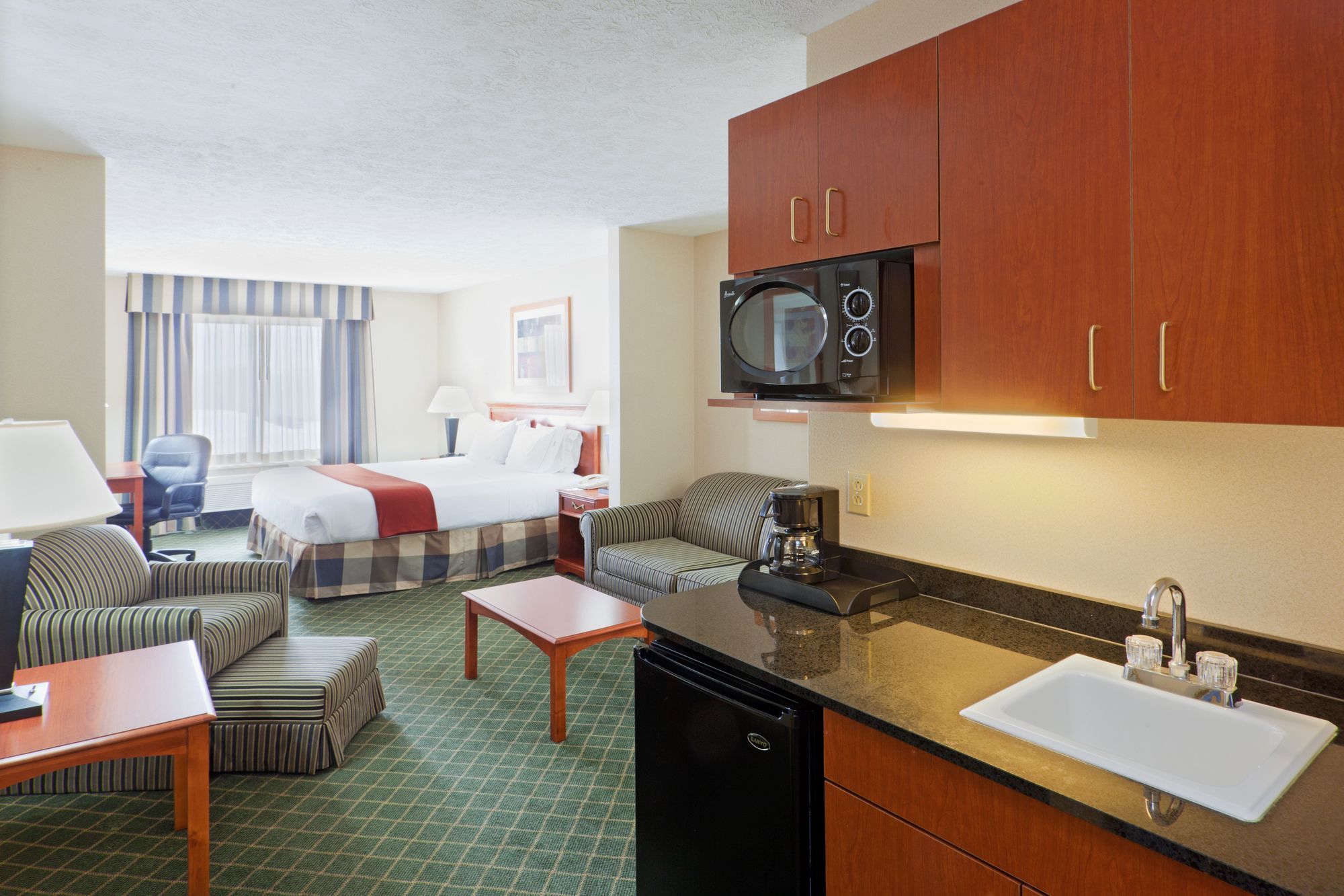 Holiday Inn Express & Suites Kent State University