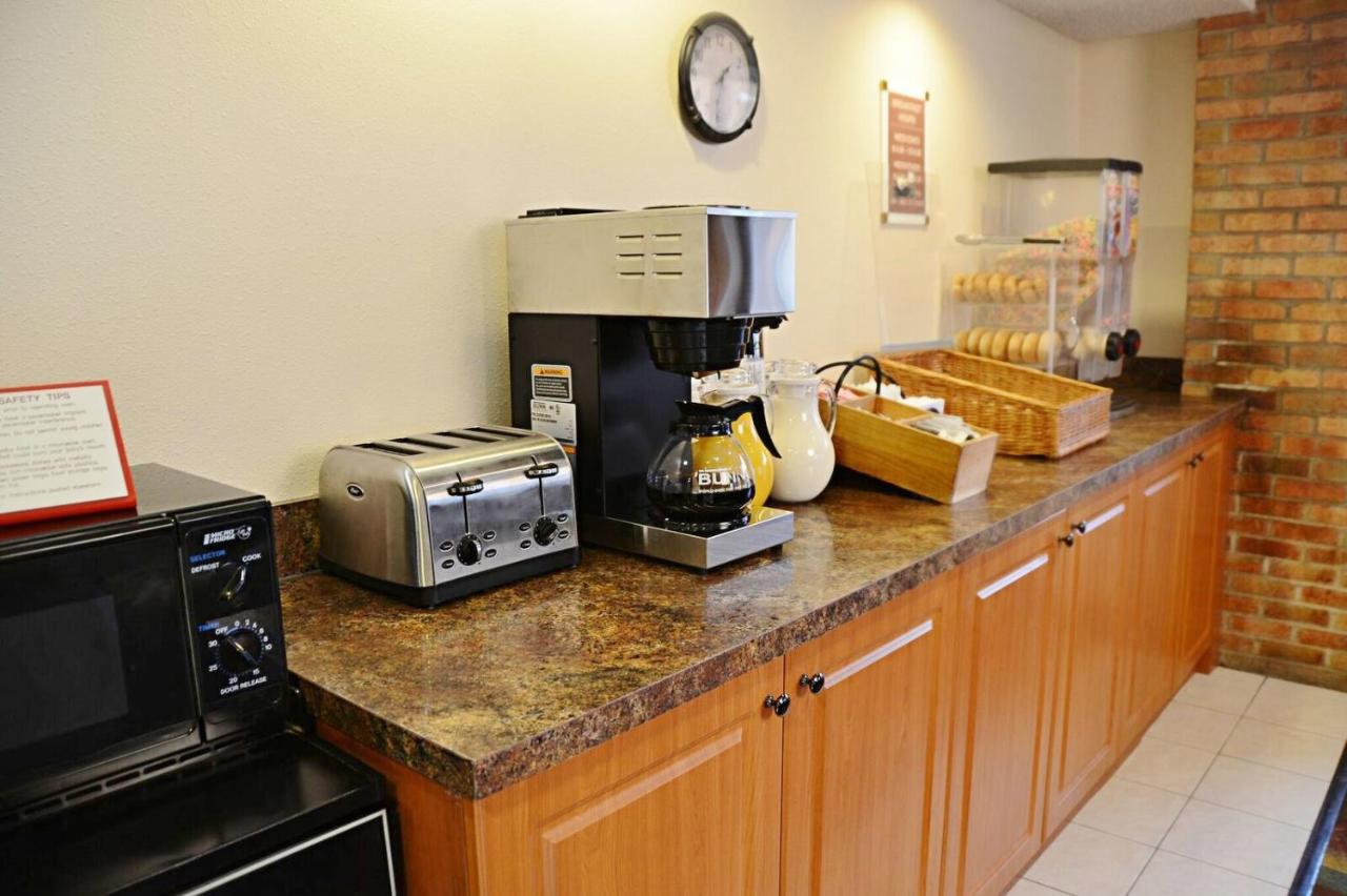 Country Hearth Inn & Suites Kenton