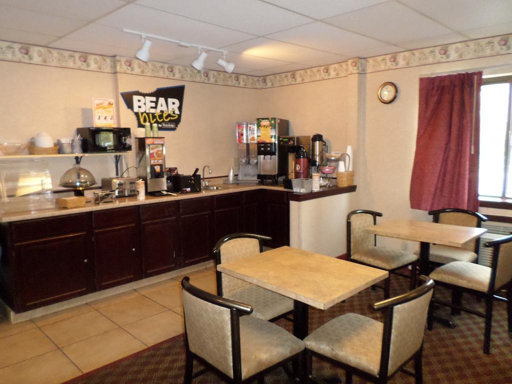 Travelodge by Wyndham Cleveland Lakewood